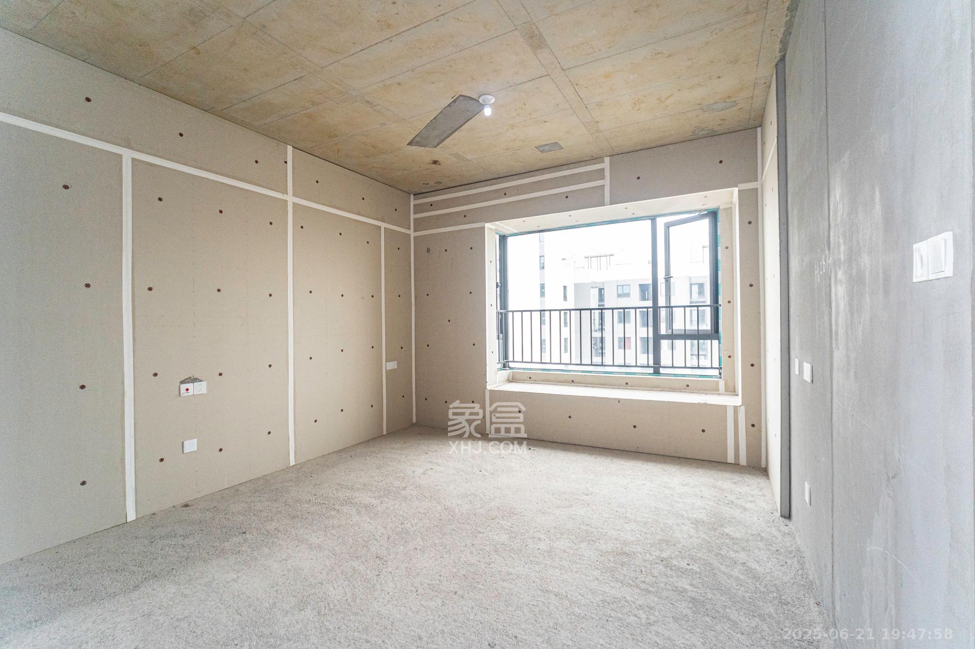 和顺府  4室2厅2卫    101.8万 和顺府  4室2厅2卫    101.8万卧室