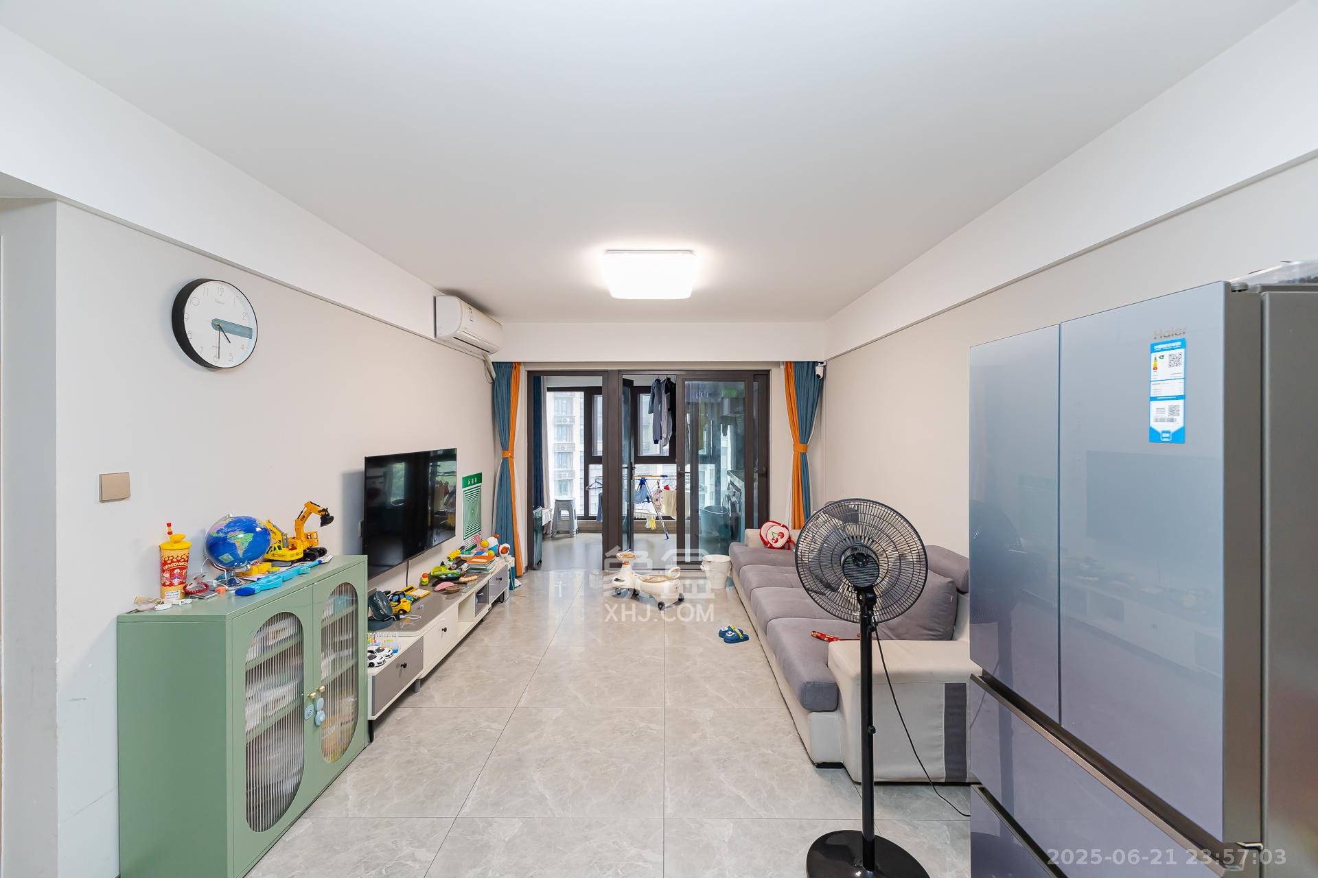 时代倾城四期 2室2厅1卫 72.0万 时代倾城四期 2室2厅1卫 72.0万客厅