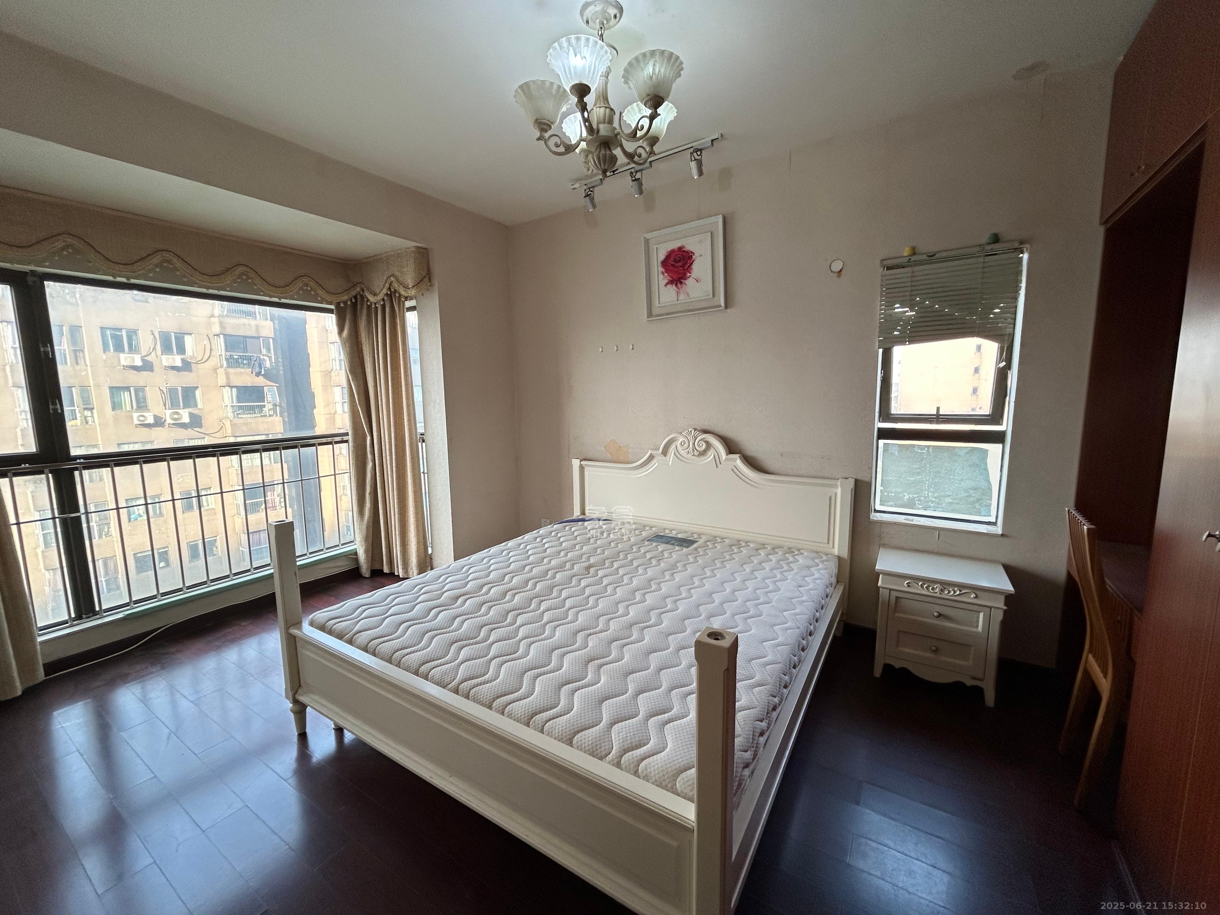 远大麓园 3室2厅2卫 2350.0元/月 远大麓园 3室2厅2卫 2350.0元/月室内图