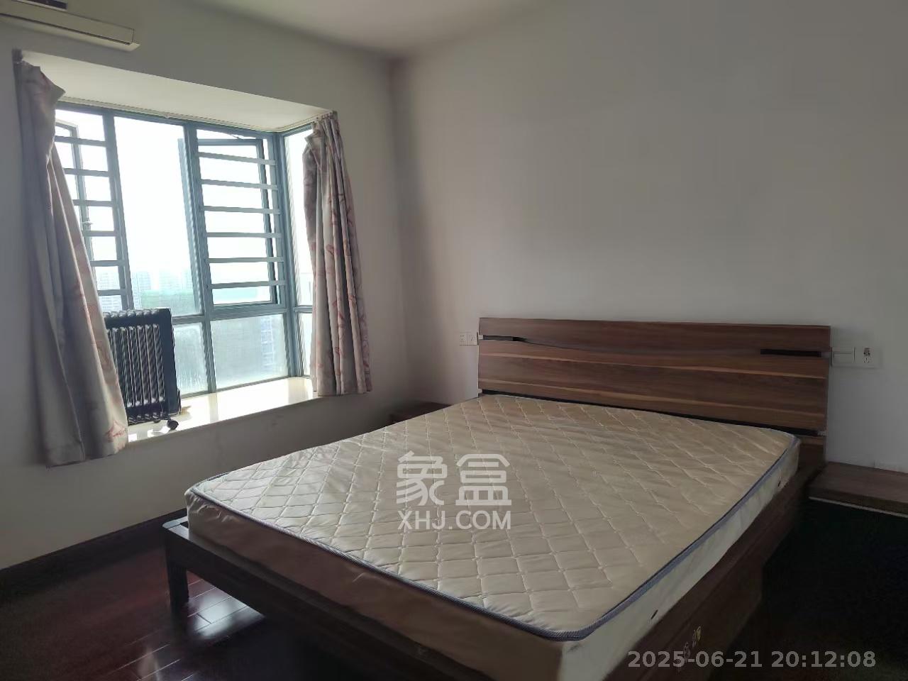 标志浪漫满屋(枫景公寓) 2室2厅1卫 1900.0元/月 标志浪漫满屋(枫景公寓) 2室2厅1卫 1900.0元/月室内图