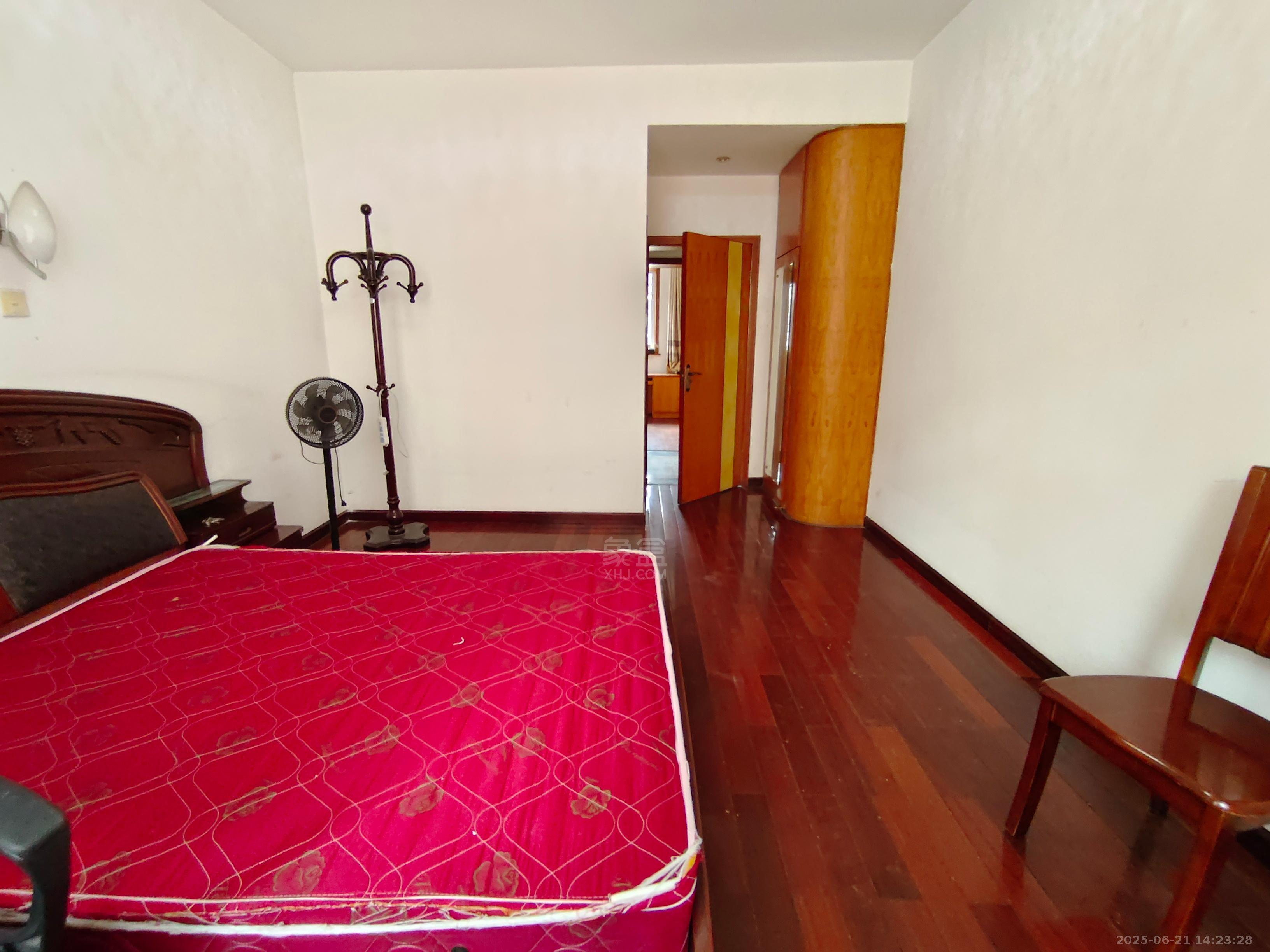 长城小区 4室2厅2卫 1350.0元/月 长城小区 4室2厅2卫 1350.0元/月室内图