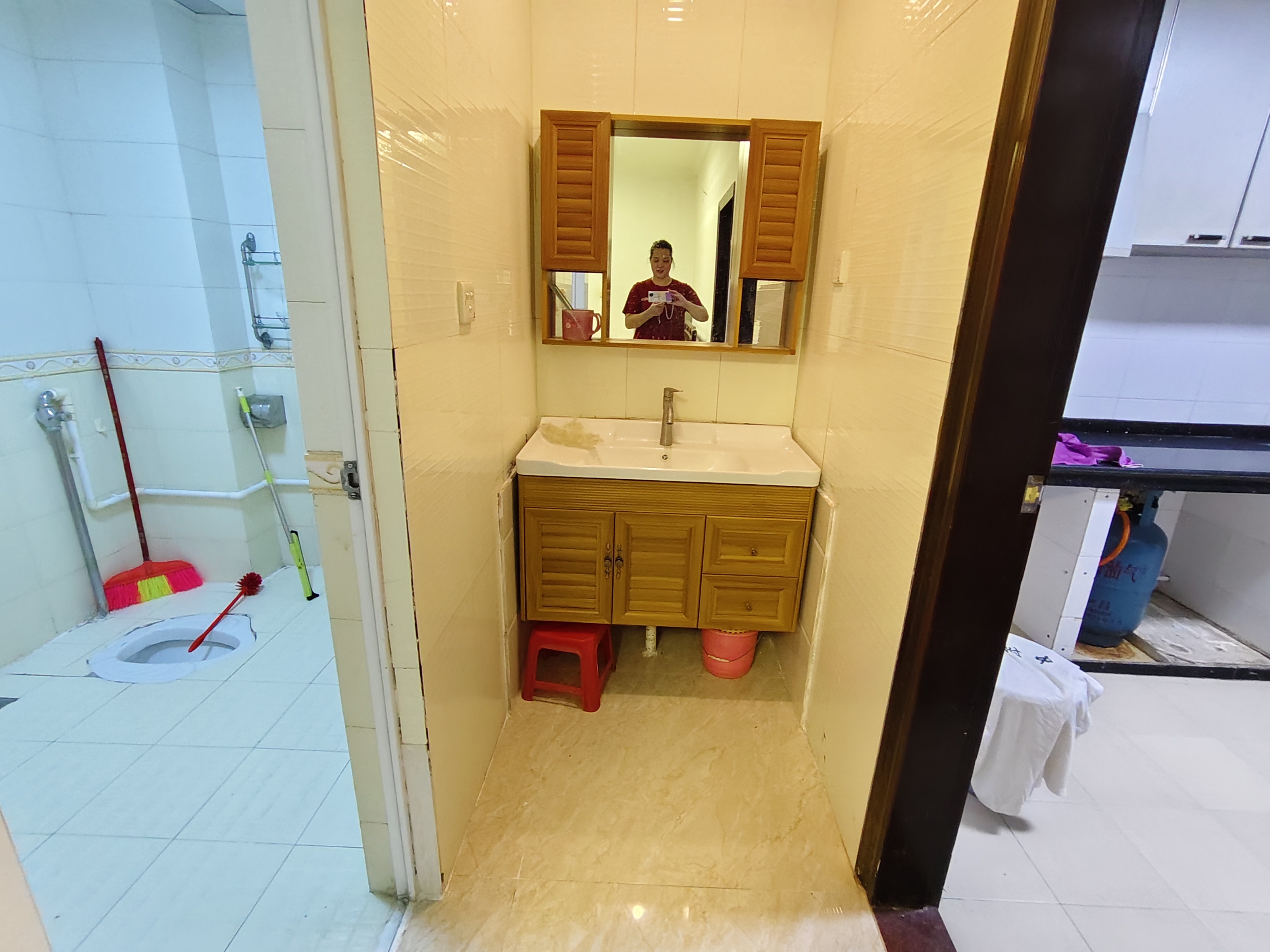 琼建大厦  3室2厅2卫    2200.0元/月