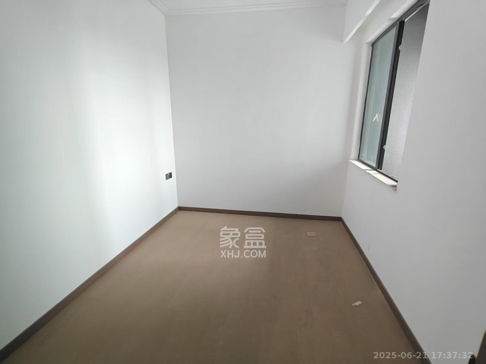 绿地V岛  3室1厅2卫   3500.00元/月