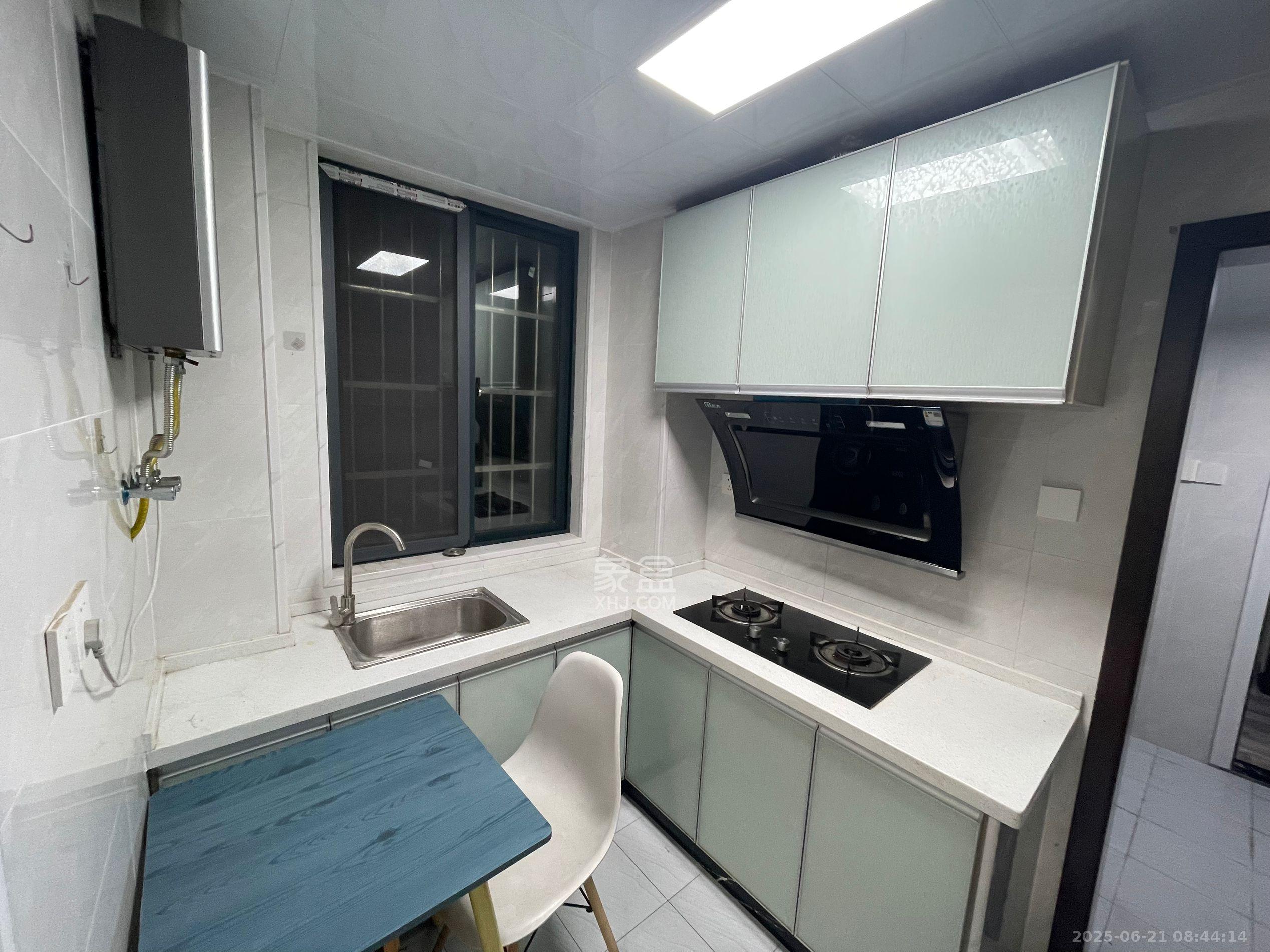 岳鞍阁小区 1室1厅1卫 1400.0元/月 岳鞍阁小区 1室1厅1卫 1400.0元/月室内图