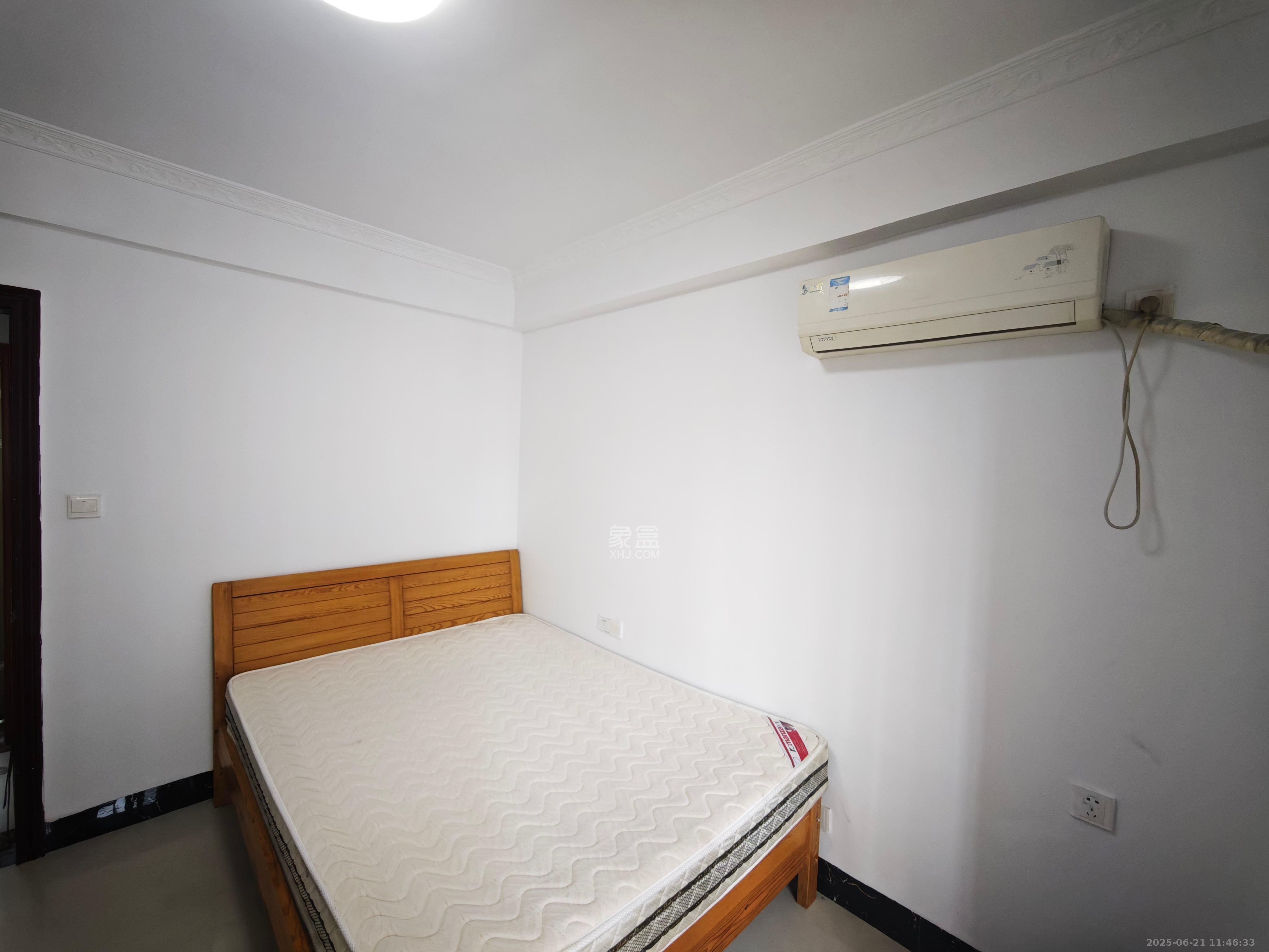 骑龙安置小区 4室2厅1卫 2500.0元/月 骑龙安置小区 4室2厅1卫 2500.0元/月室内图