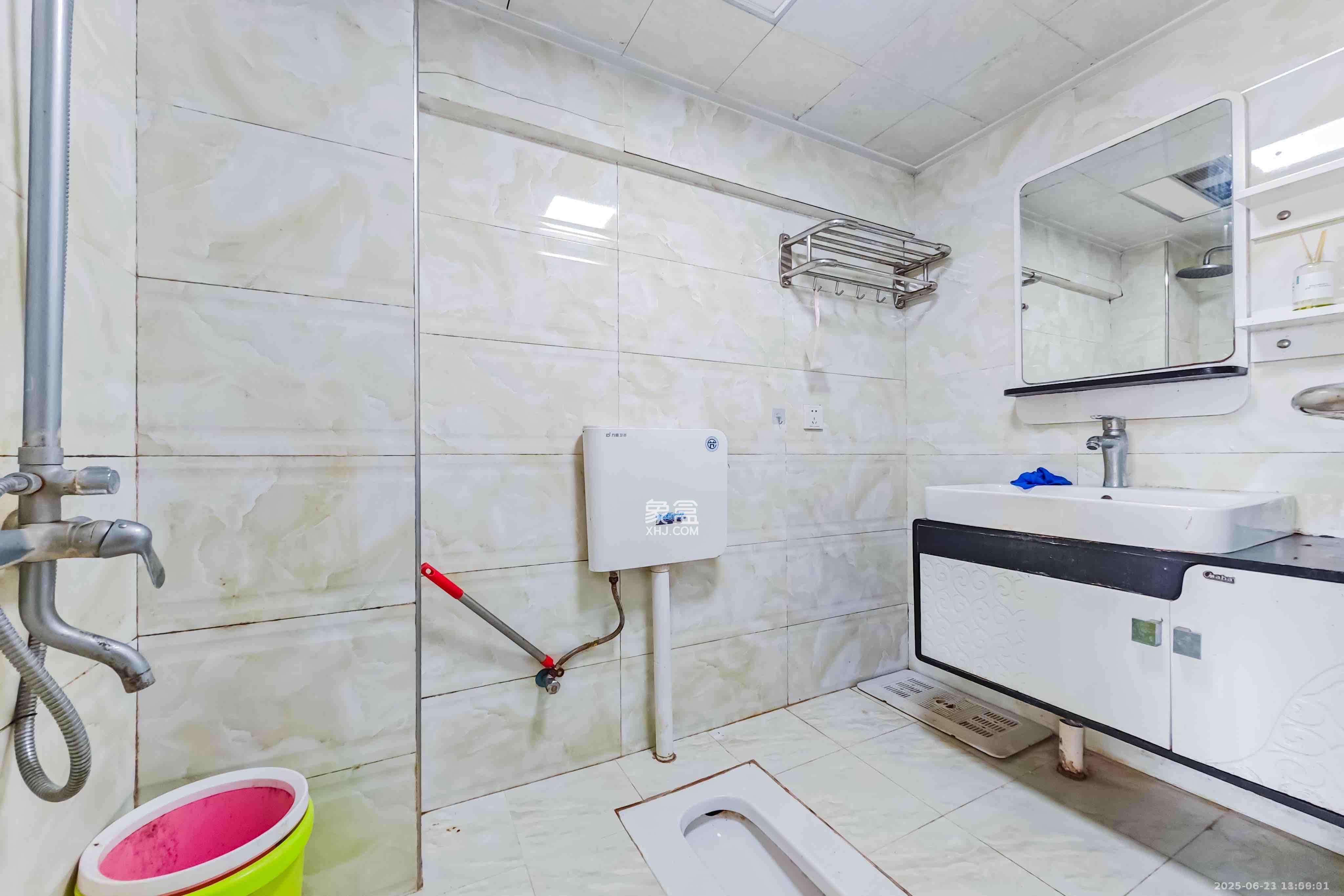 金色loft(鑫秋大厦)  2室2厅1卫    2000.0元/月 金色loft(鑫秋大厦)  2室2厅1卫    2000.0元/月室内图