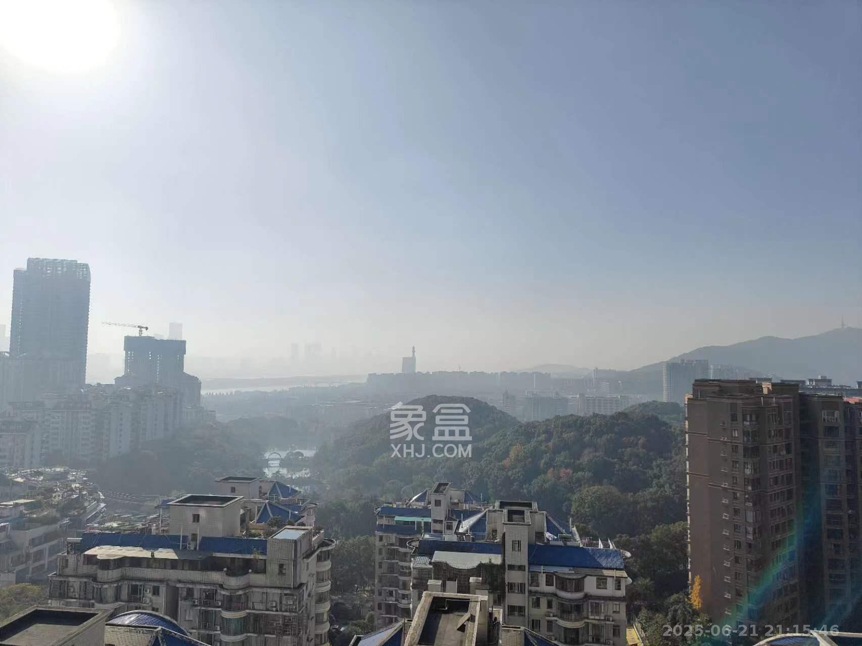 枫树园  4室2厅2卫    3000.0元/月室内图