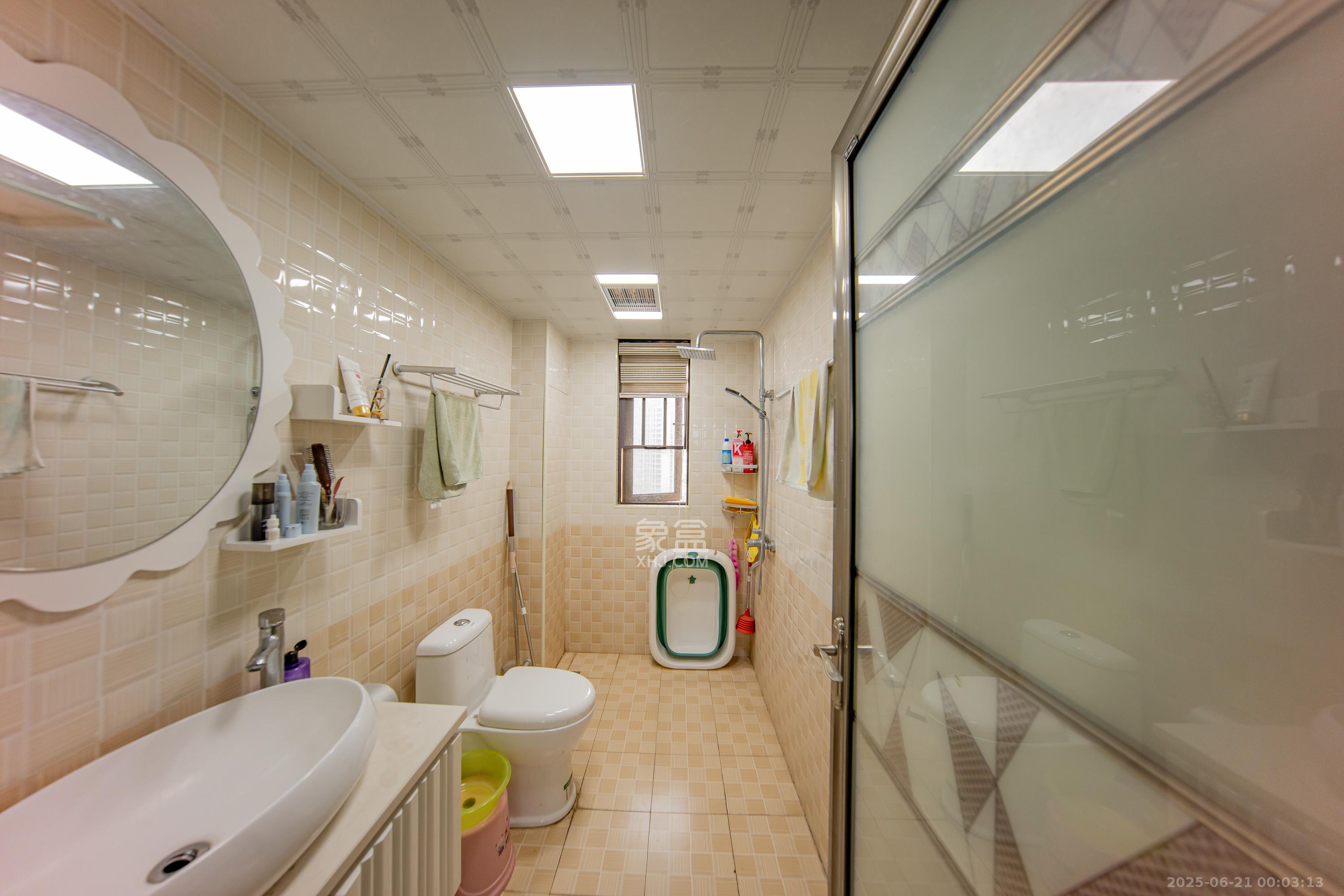 华润橡树湾 4室2厅2卫 102.8万 华润橡树湾 4室2厅2卫 102.8万卫生间