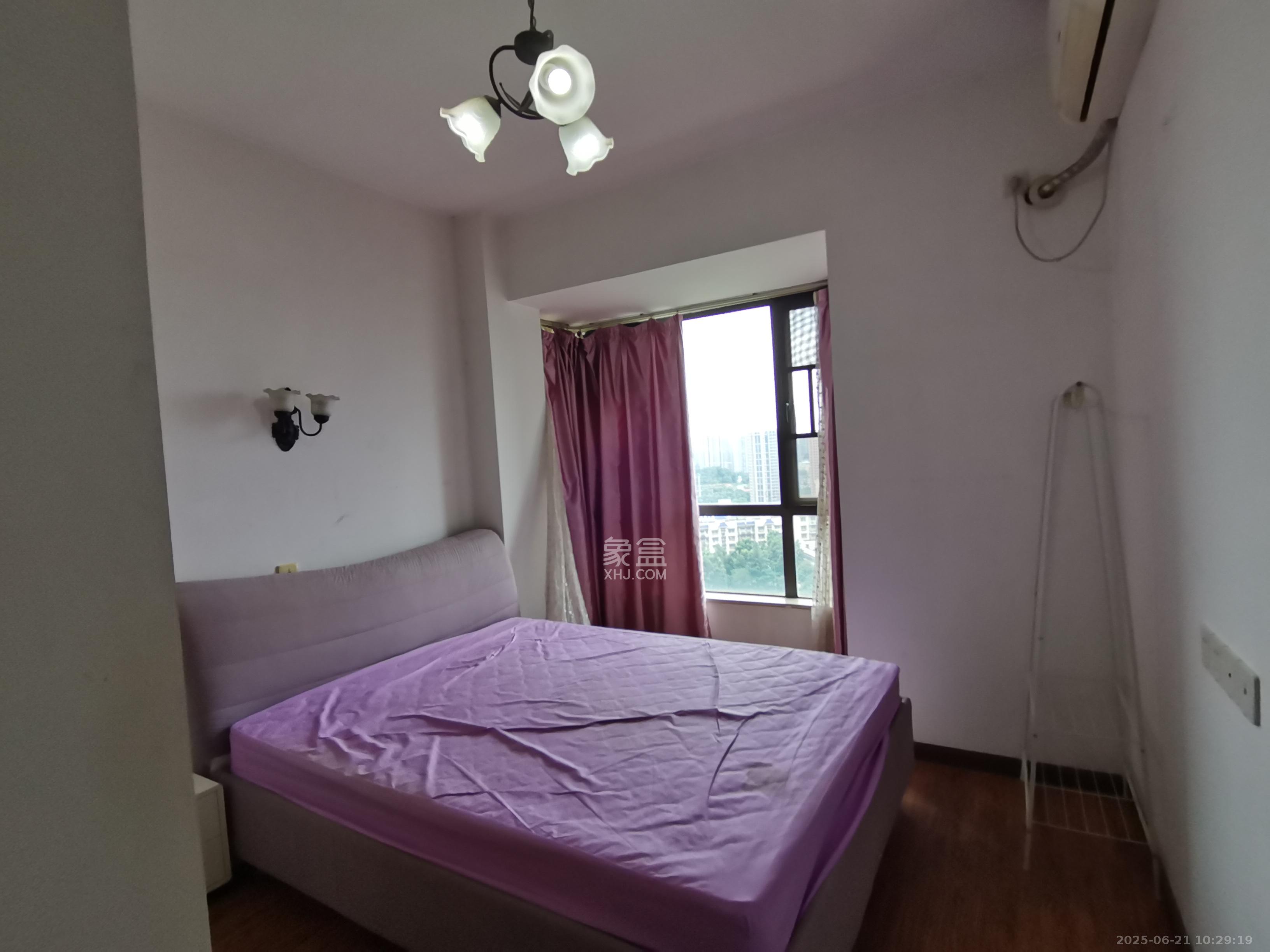 通用时代国际社区  2室2厅1卫    2400.0元/月 通用时代国际社区  2室2厅1卫    2400.0元/月室内图