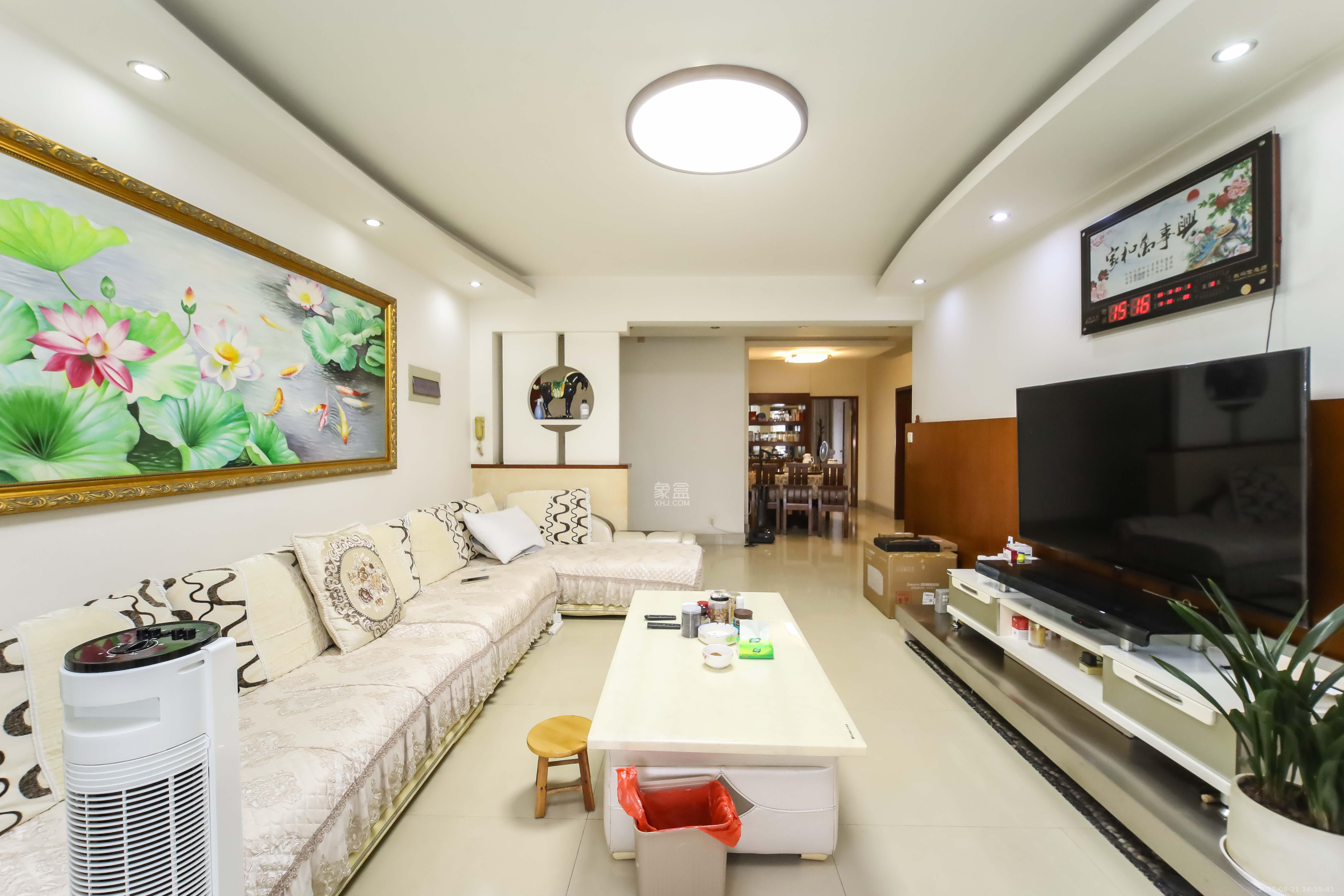 嘉盛逸林园（新合村综合楼）  3室2厅2卫    102.0万客厅