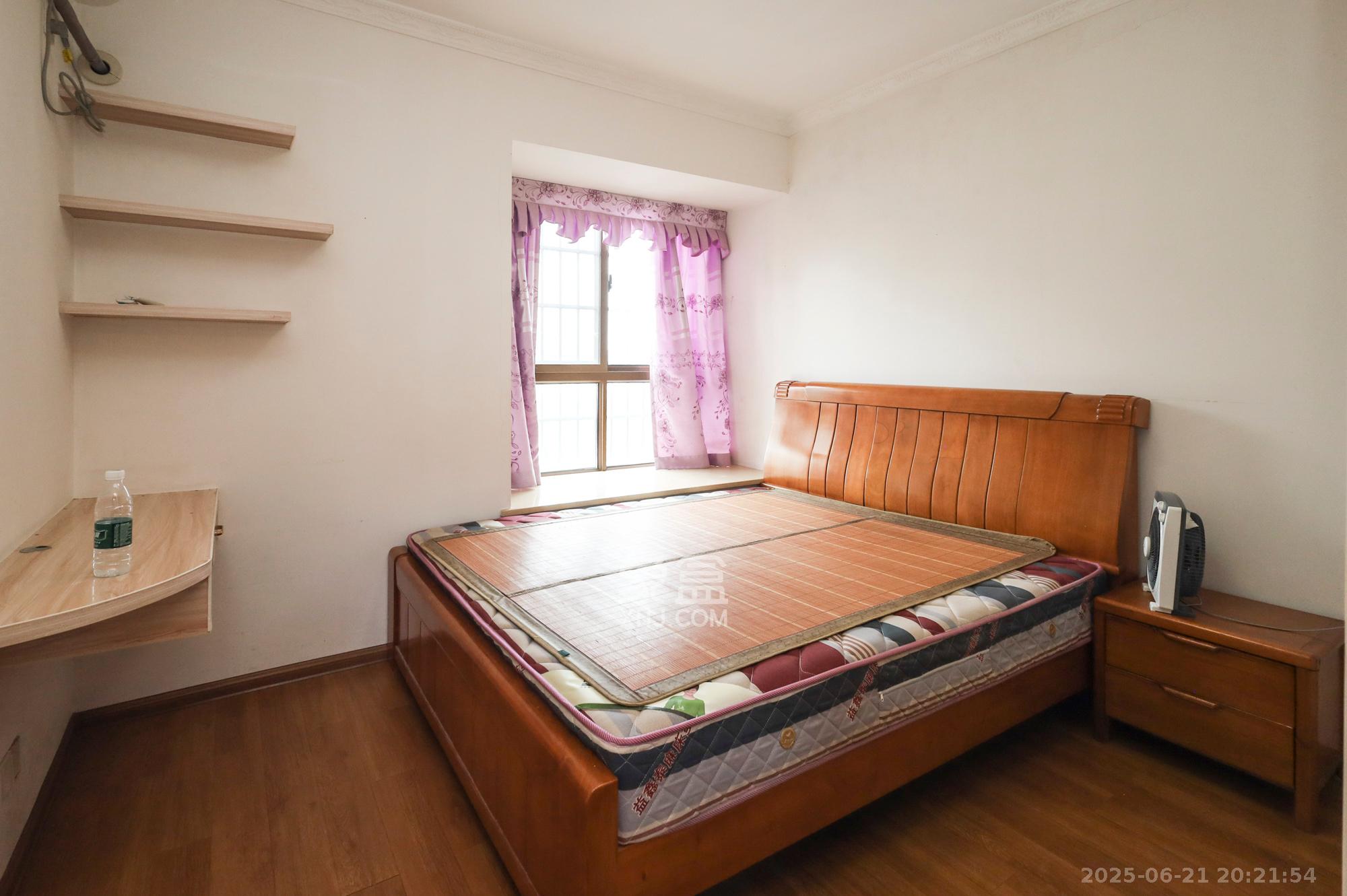 水木华麓 2室2厅1卫 58.0万 水木华麓 2室2厅1卫 58.0万卧室