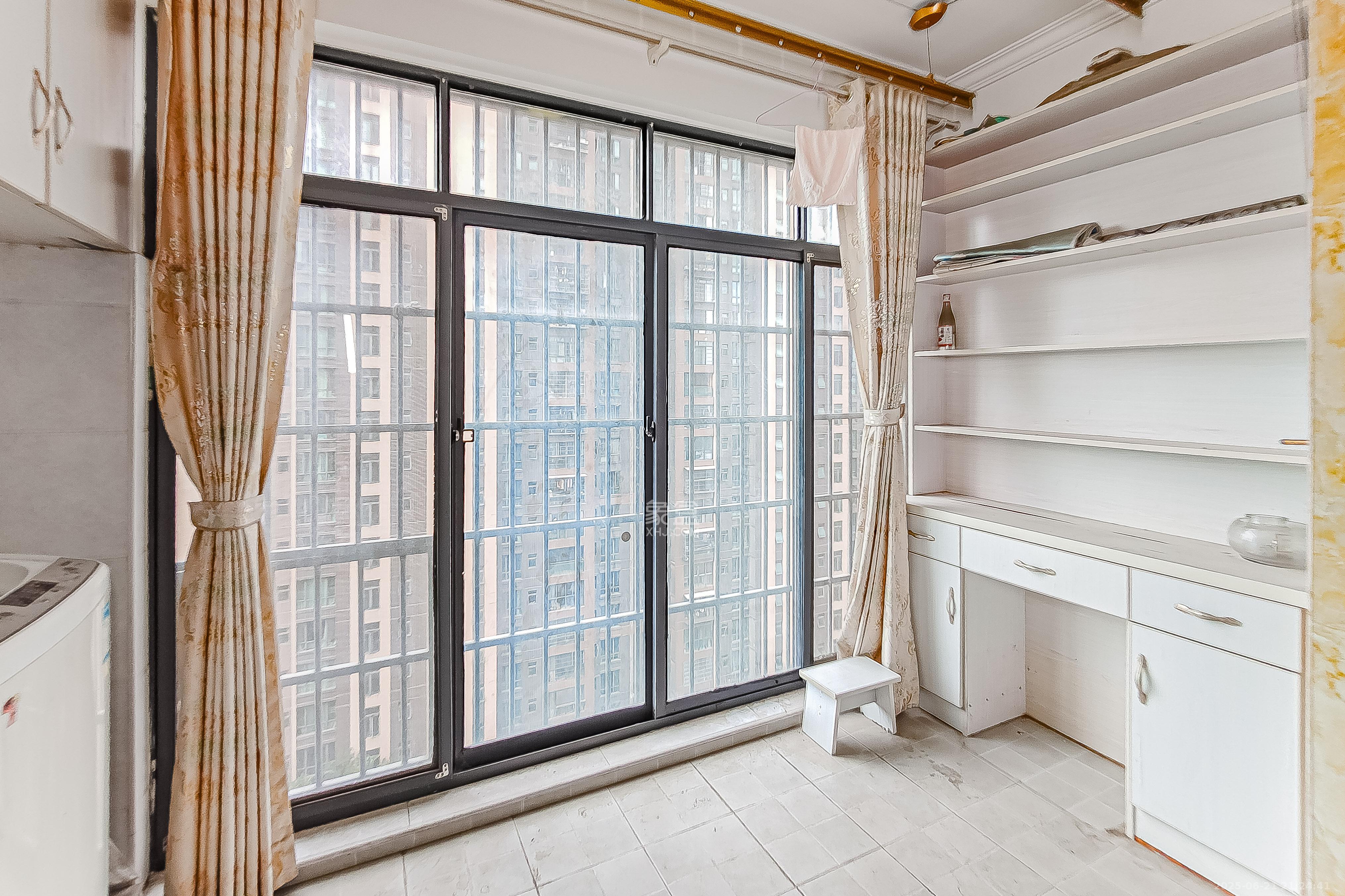 海伦春天 2室2厅2卫 49.8万 海伦春天 2室2厅2卫 49.8万阳台