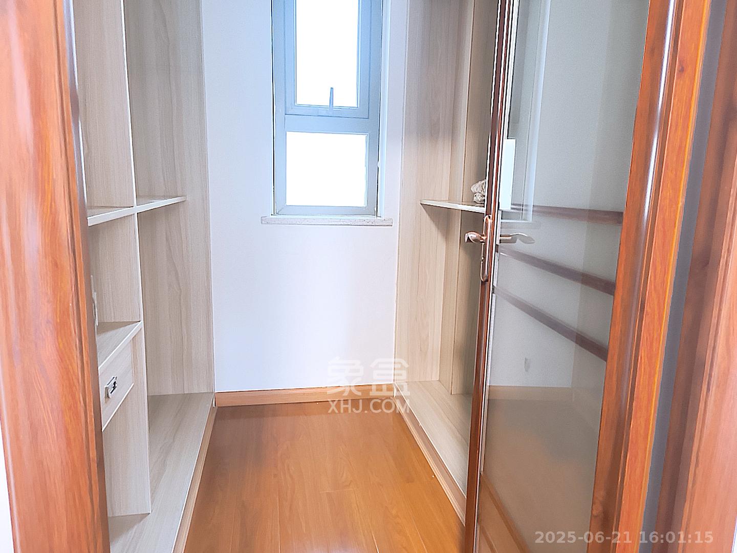 怡海星城 3室2厅2卫 2500.0元/月 怡海星城 3室2厅2卫 2500.0元/月室内图