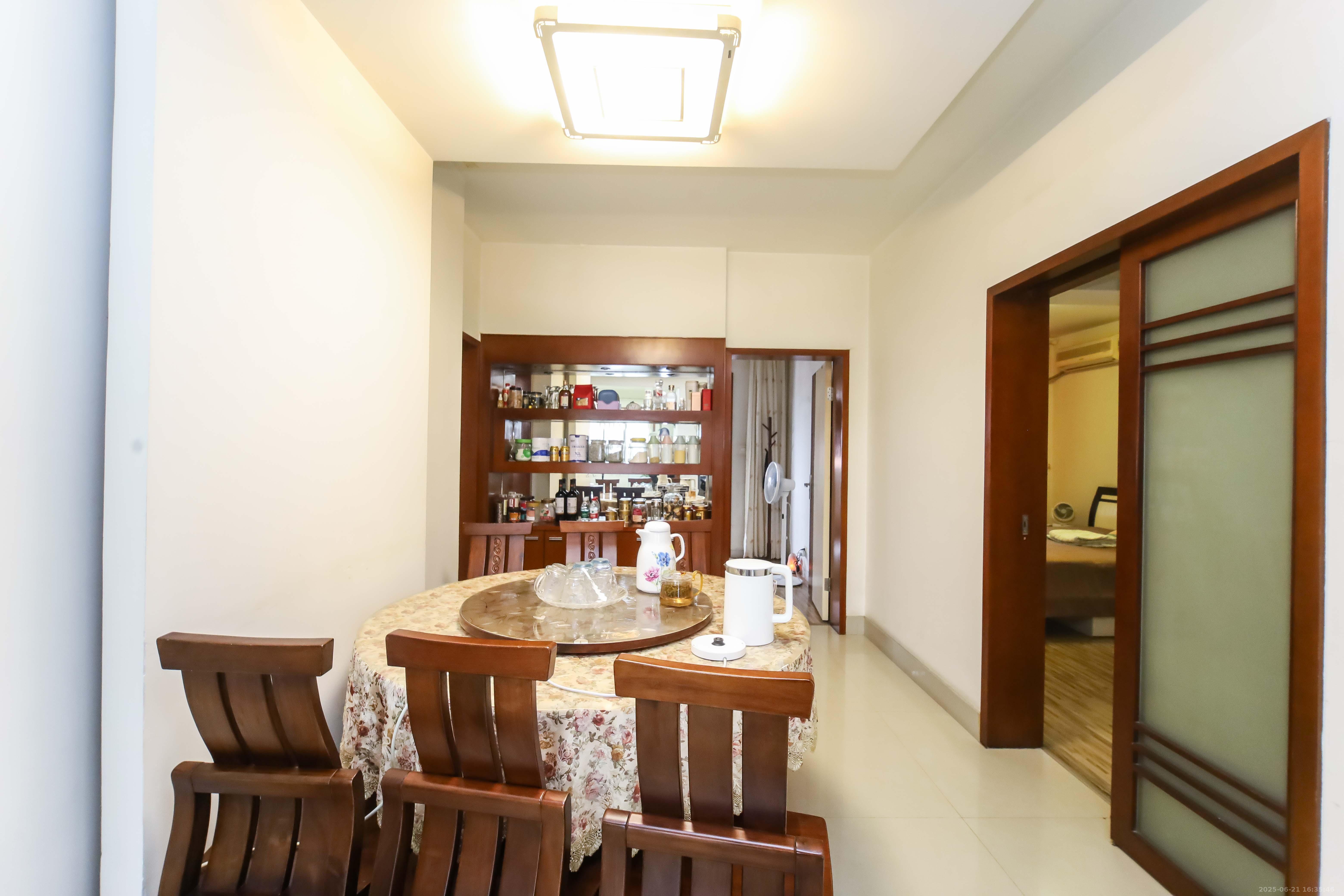 嘉盛逸林园(新合村综合楼) 3室2厅2卫 102.0万 嘉盛逸林园(新合村综合楼) 3室2厅2卫 102.0万客厅