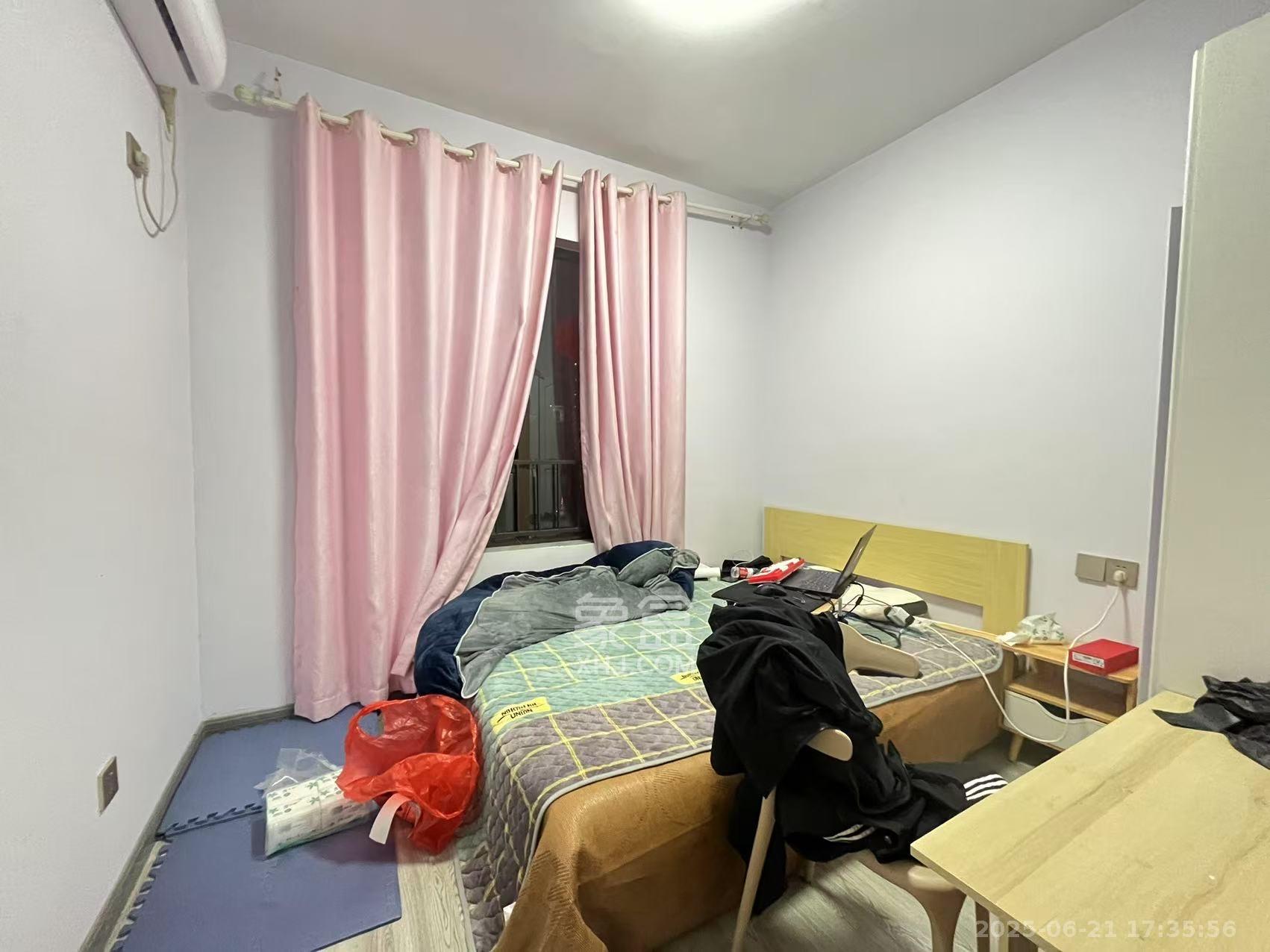 卓越蔚蓝城邦  4室1厅2卫   2500.00元/月室内图