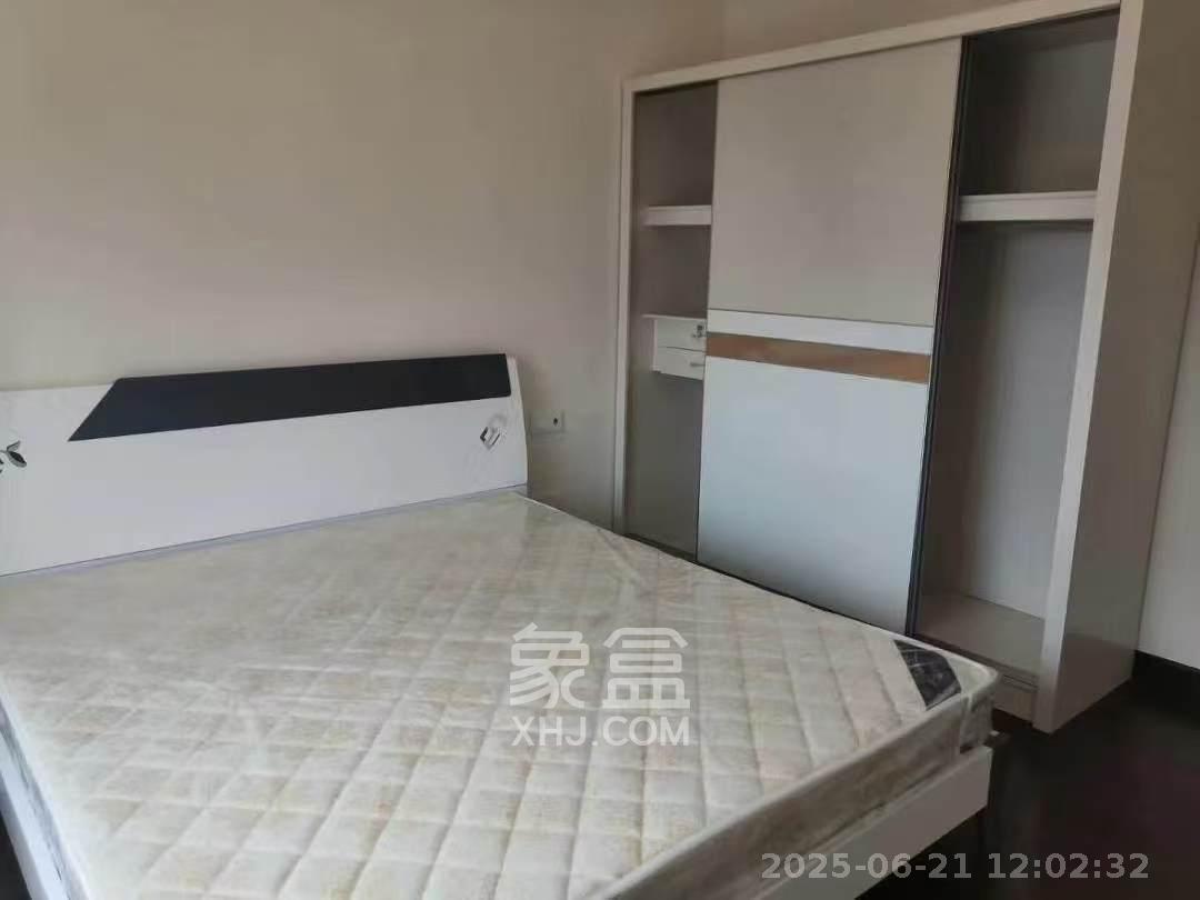 恒大翡翠华庭 3室2厅2卫 1800.0元/月 恒大翡翠华庭 3室2厅2卫 1800.0元/月室内图