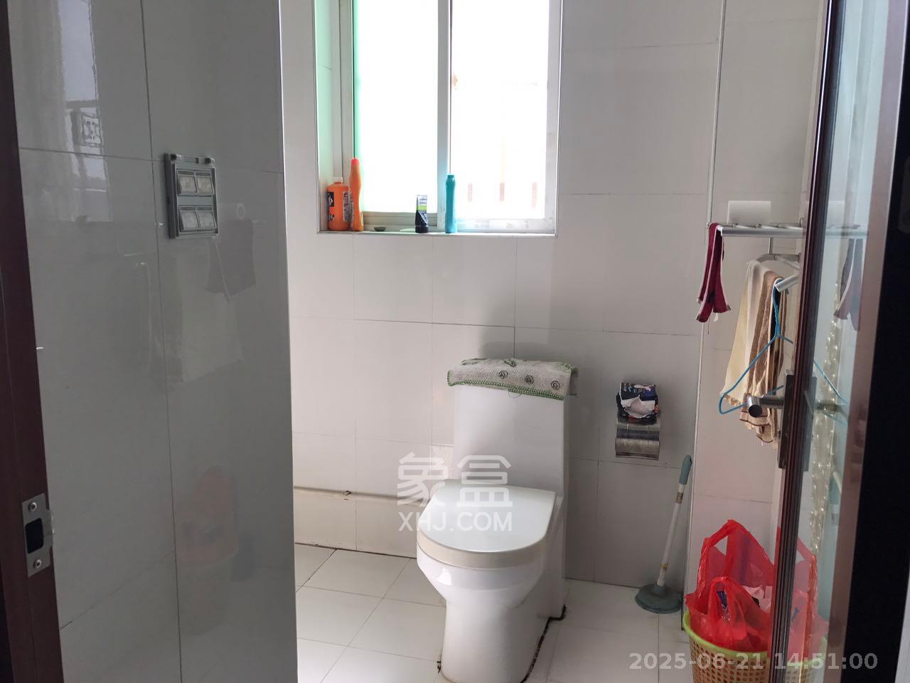 嘉盛华庭(一期、二期、三期) 3室2厅2卫 2800.0元/月 嘉盛华庭(一期、二期、三期) 3室2厅2卫 2800.0元/月室内图