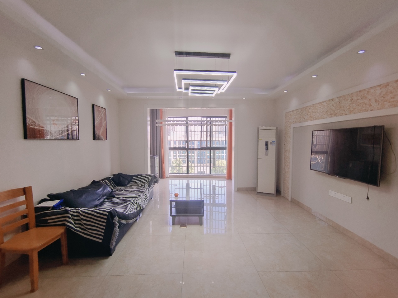 桂苑金山国际 3室2厅1卫 2000.0元/月 桂苑金山国际 3室2厅1卫 2000.0元/月室内图