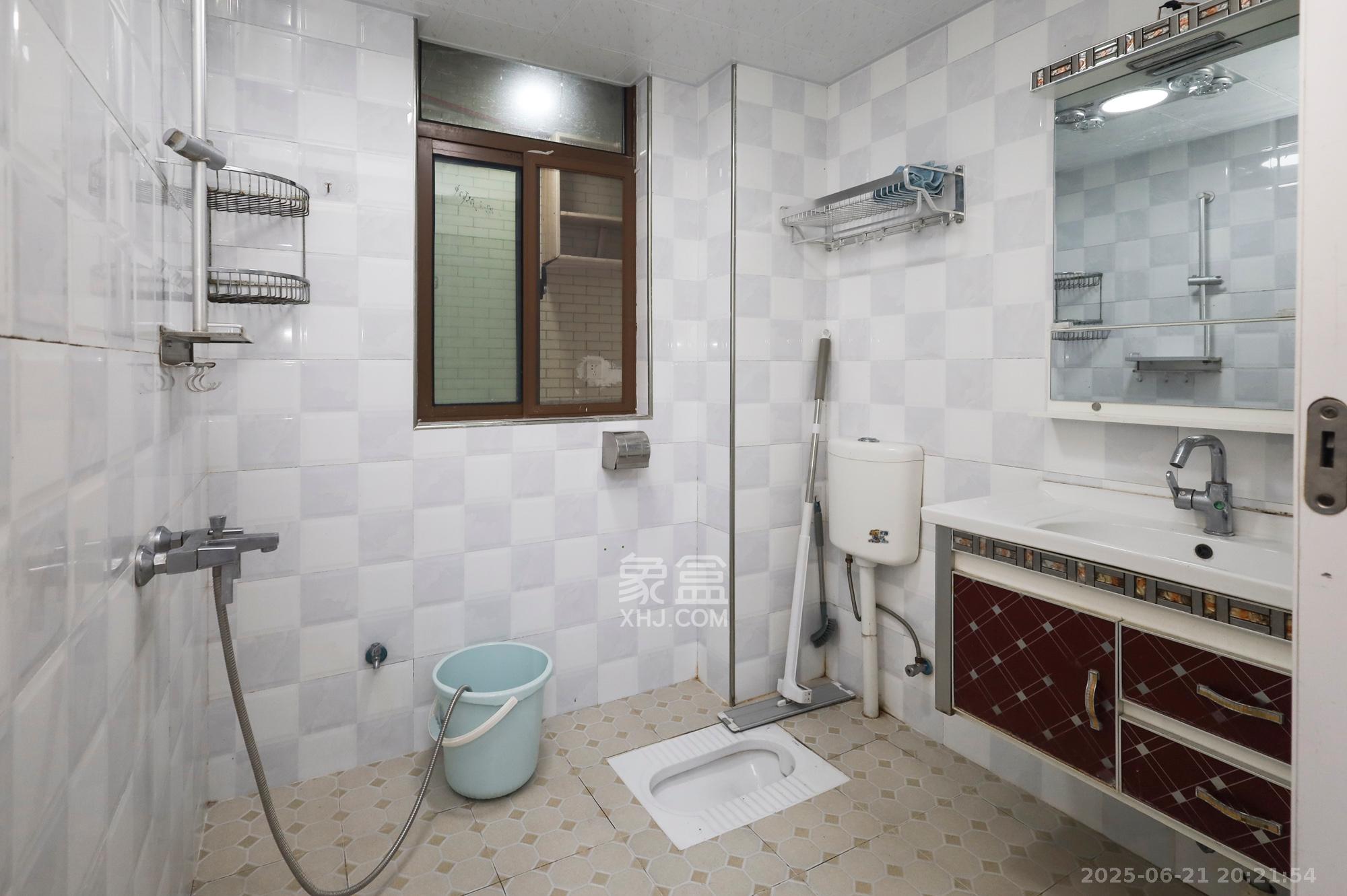 水木华麓 2室2厅1卫 58.0万 水木华麓 2室2厅1卫 58.0万卫生间