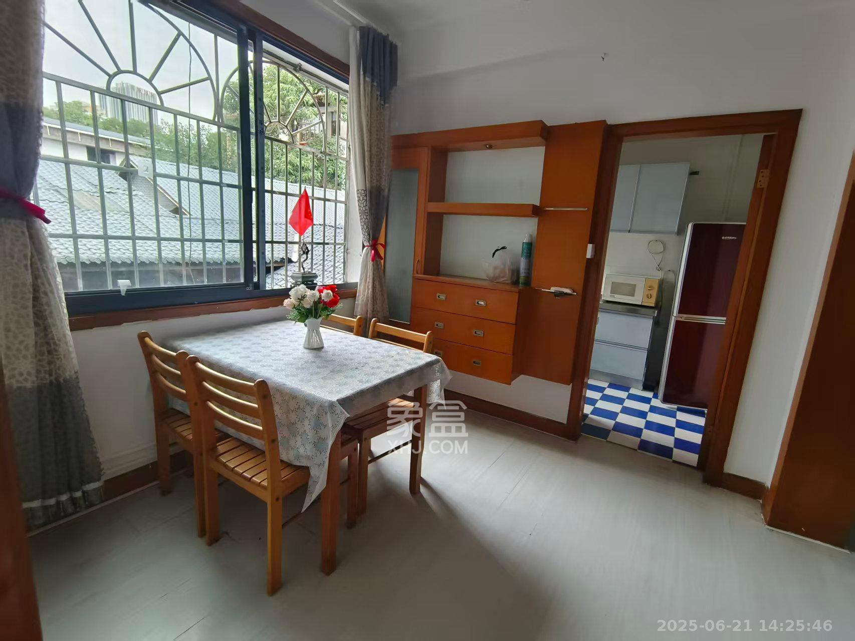 高正街散盘  2室2厅1卫    2100.0元/月 高正街散盘  2室2厅1卫    2100.0元/月室内图