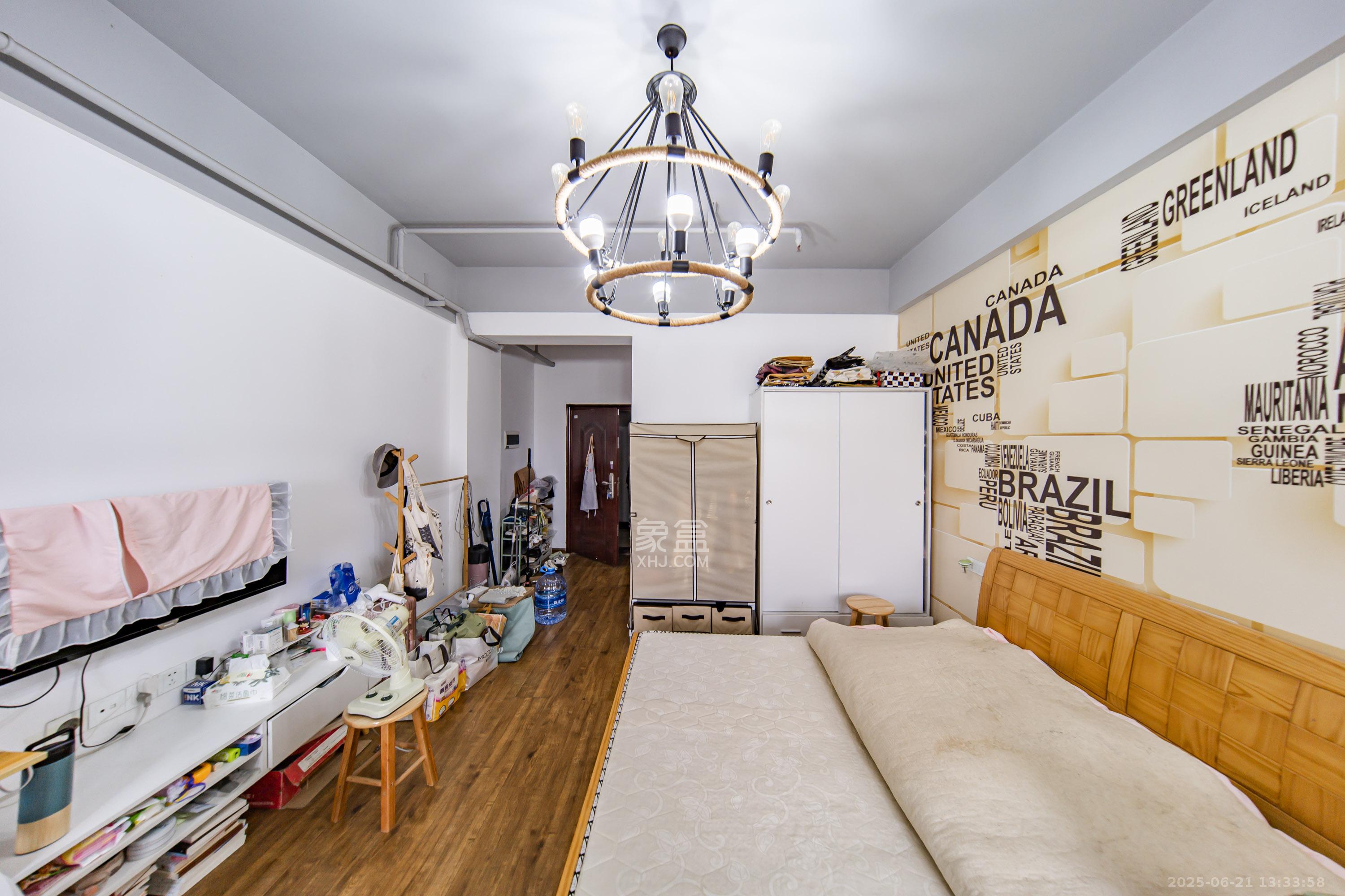 中南壹号院  1室1厅1卫    32.0万客厅