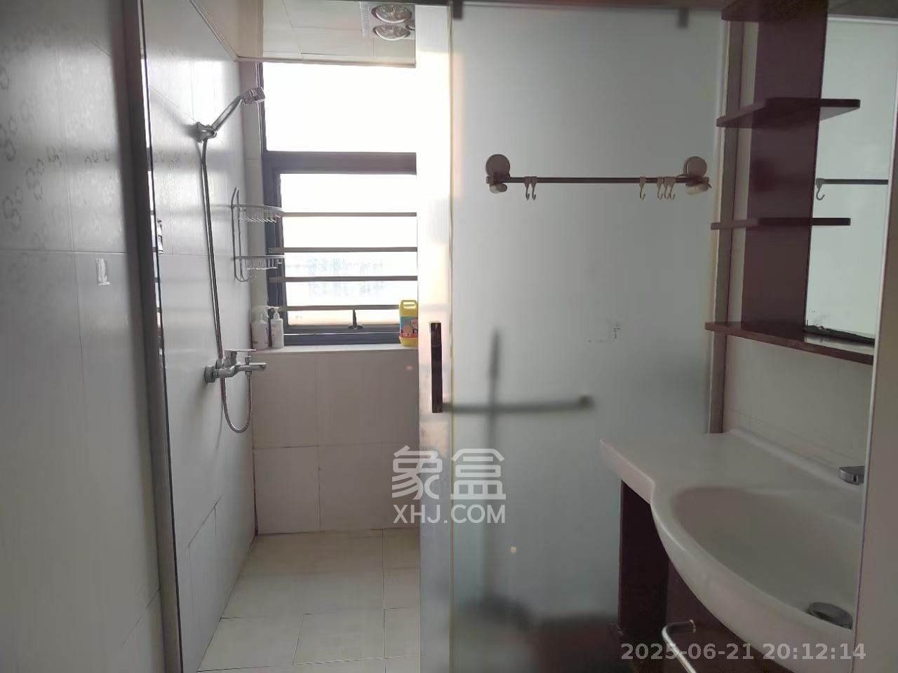 标志浪漫满屋(枫景公寓) 2室2厅1卫 1900.0元/月 标志浪漫满屋(枫景公寓) 2室2厅1卫 1900.0元/月室内图