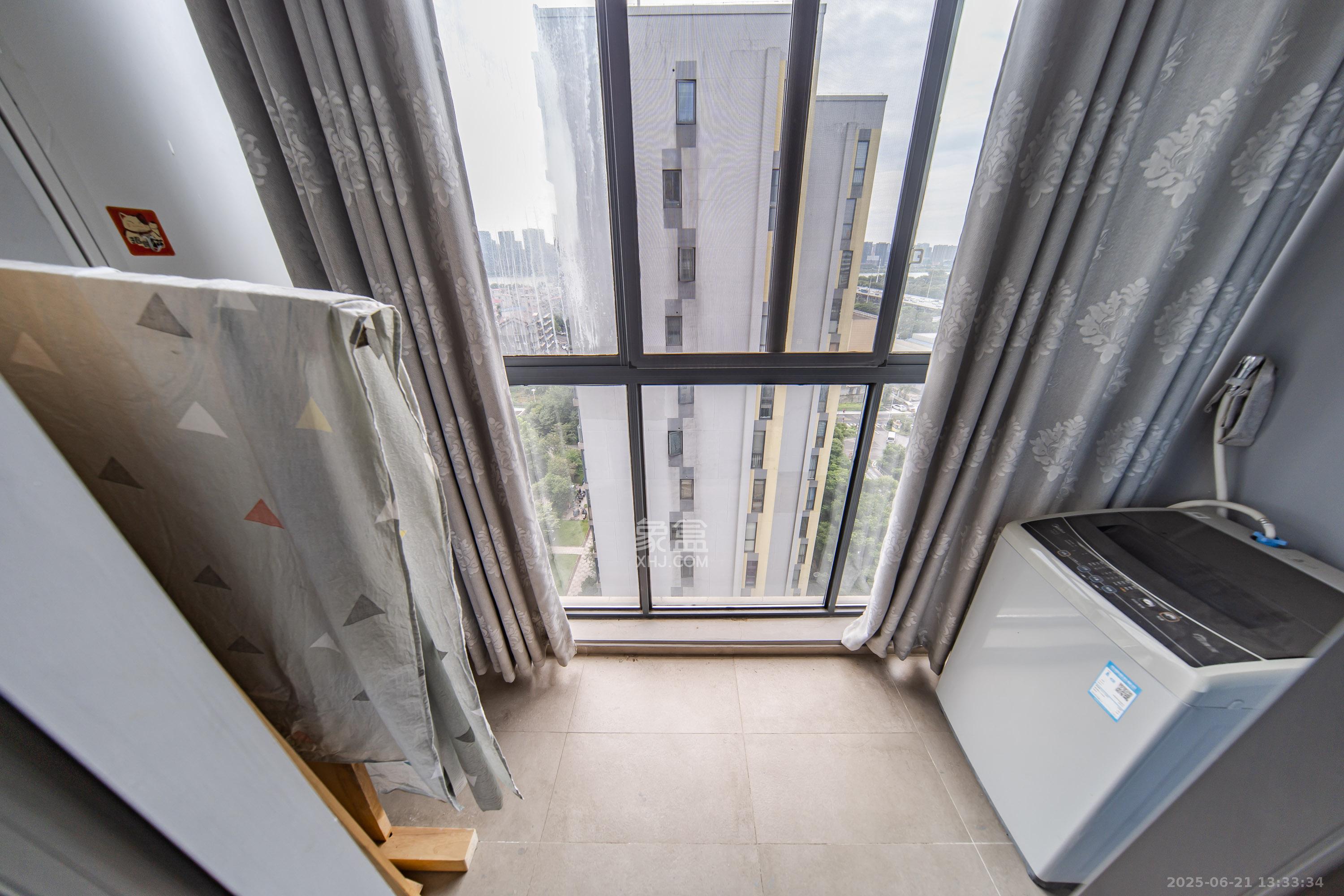 阳光100一期、四五期 3室2厅1卫 95.0万 阳光100一期、四五期 3室2厅1卫 95.0万阳台