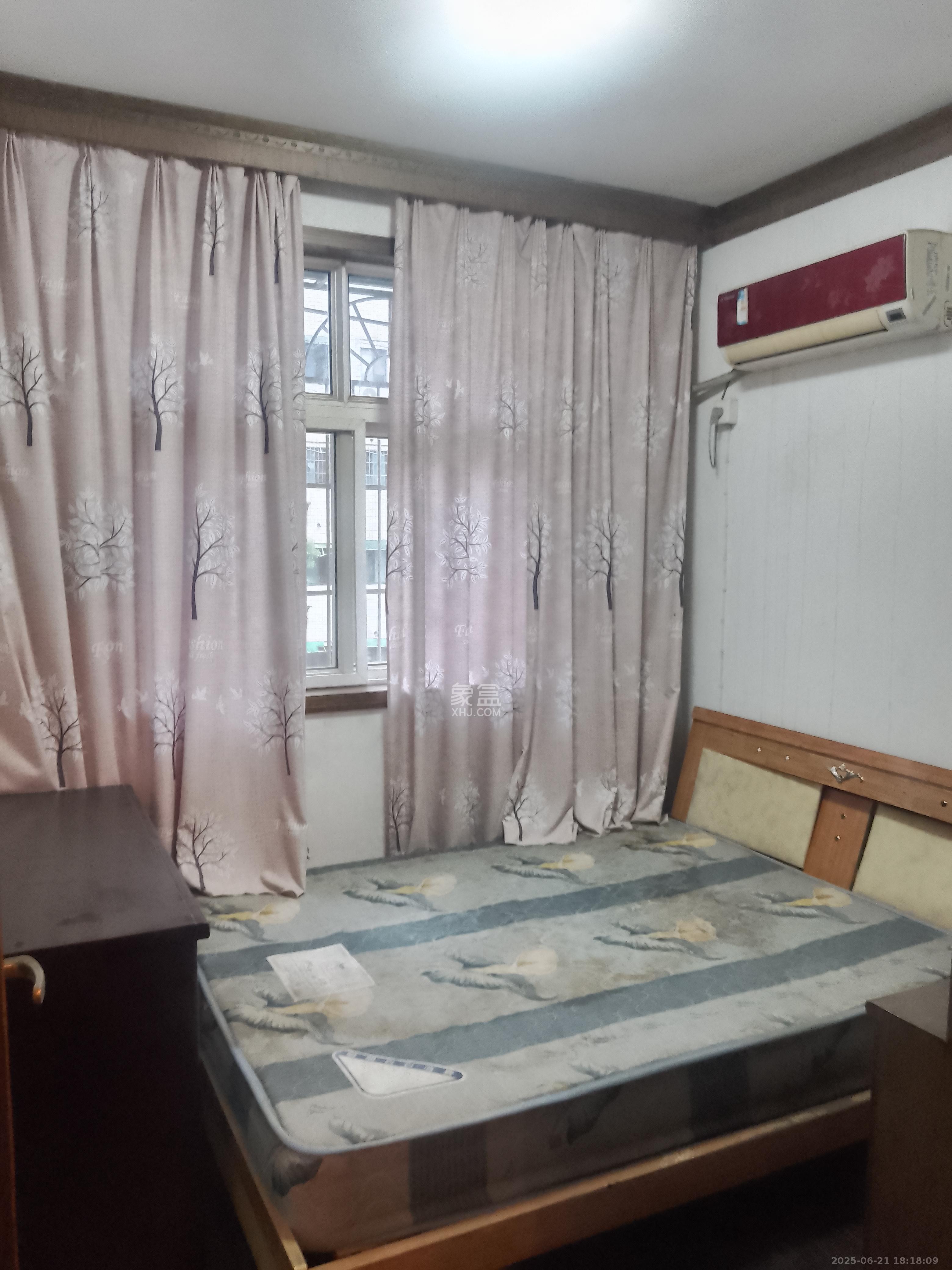 南湖路水工机械厂宿舍 1室2厅1卫 1800.0元/月 南湖路水工机械厂宿舍 1室2厅1卫 1800.0元/月室内图