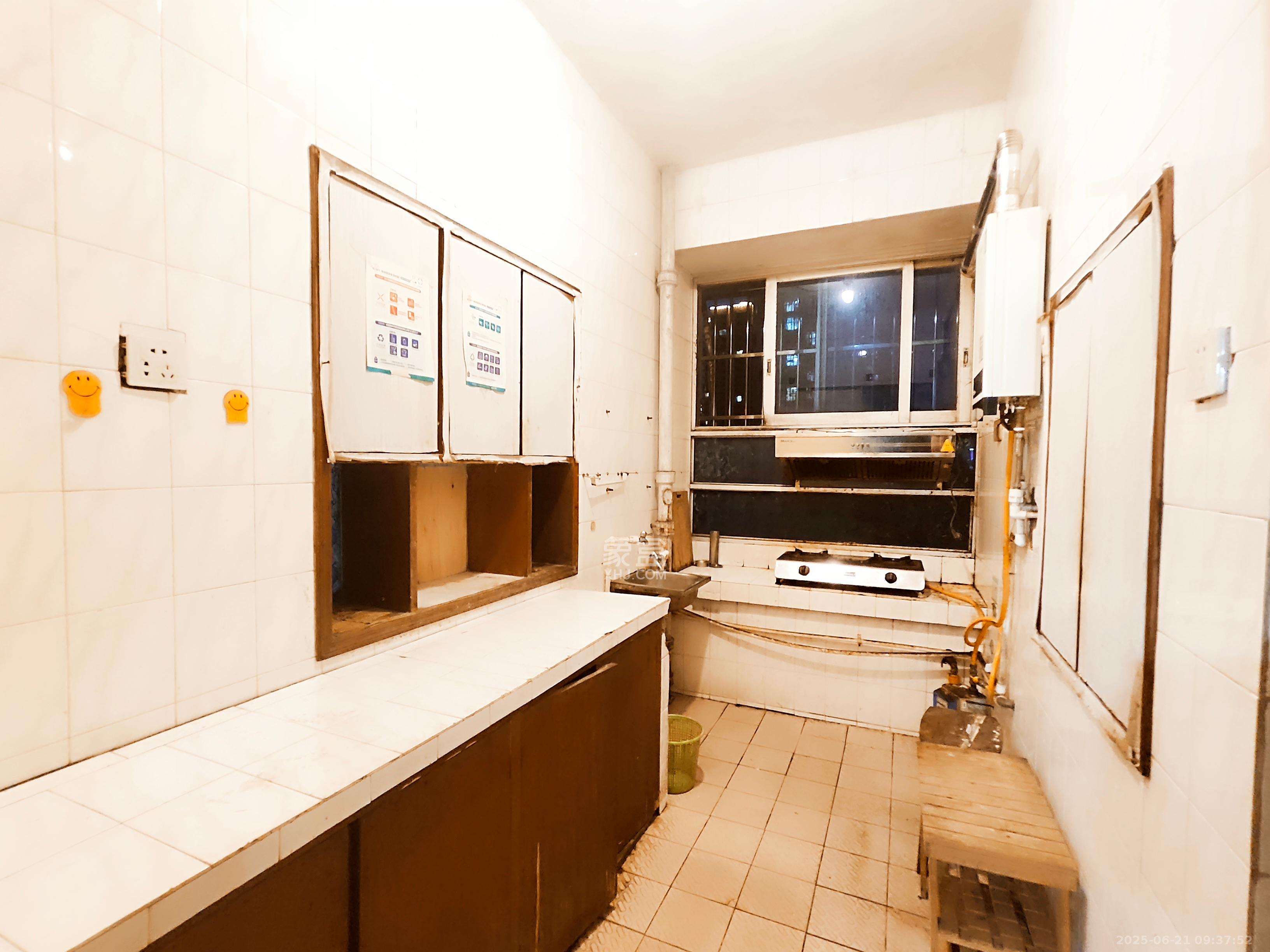 二机小区  2室2厅1卫   1300.00元/月室内图