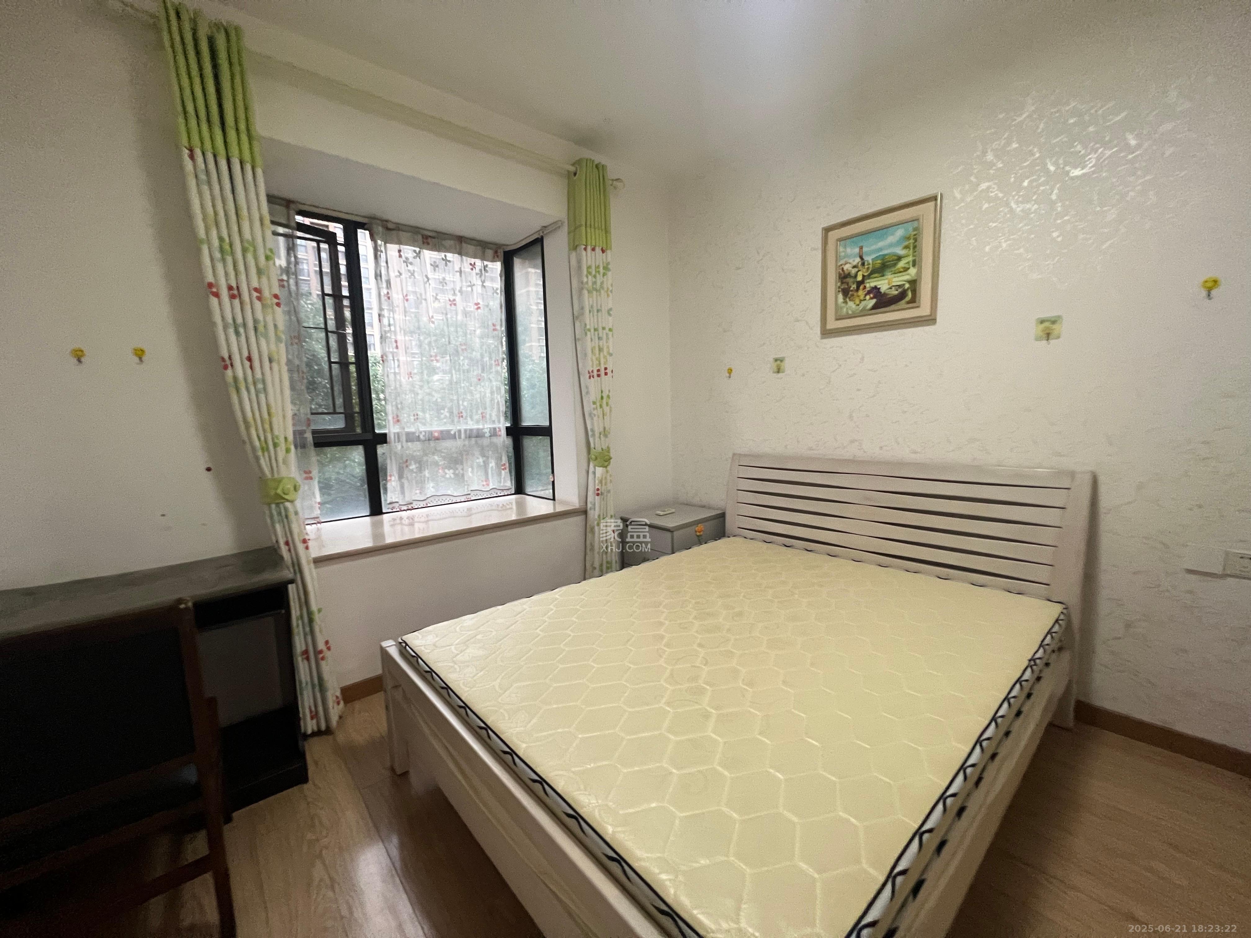 三江花中城  3室2厅2卫   3300.00元/月室内图