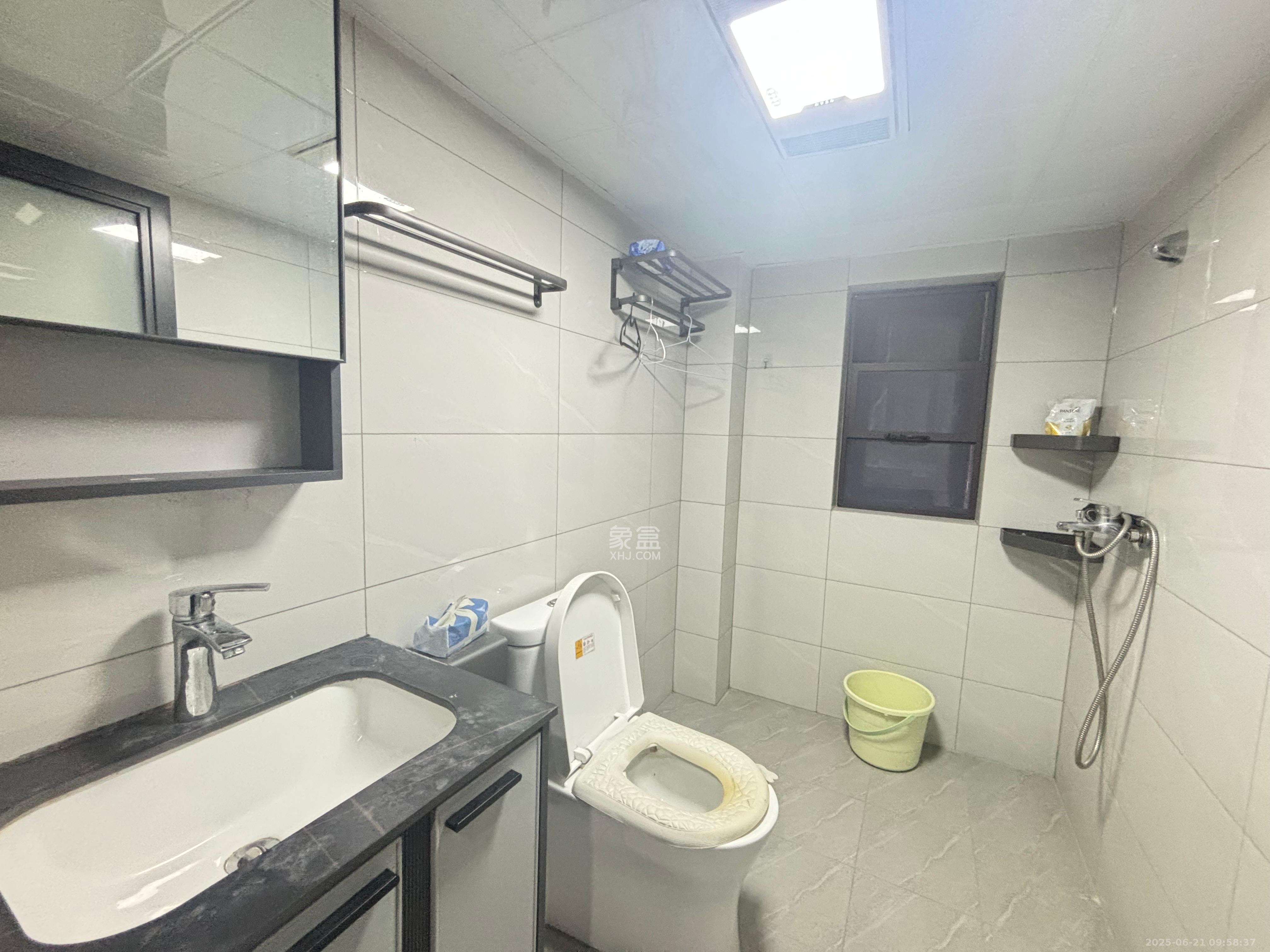 万科金色梦想B区  3室2厅2卫    2600.0元/月室内图