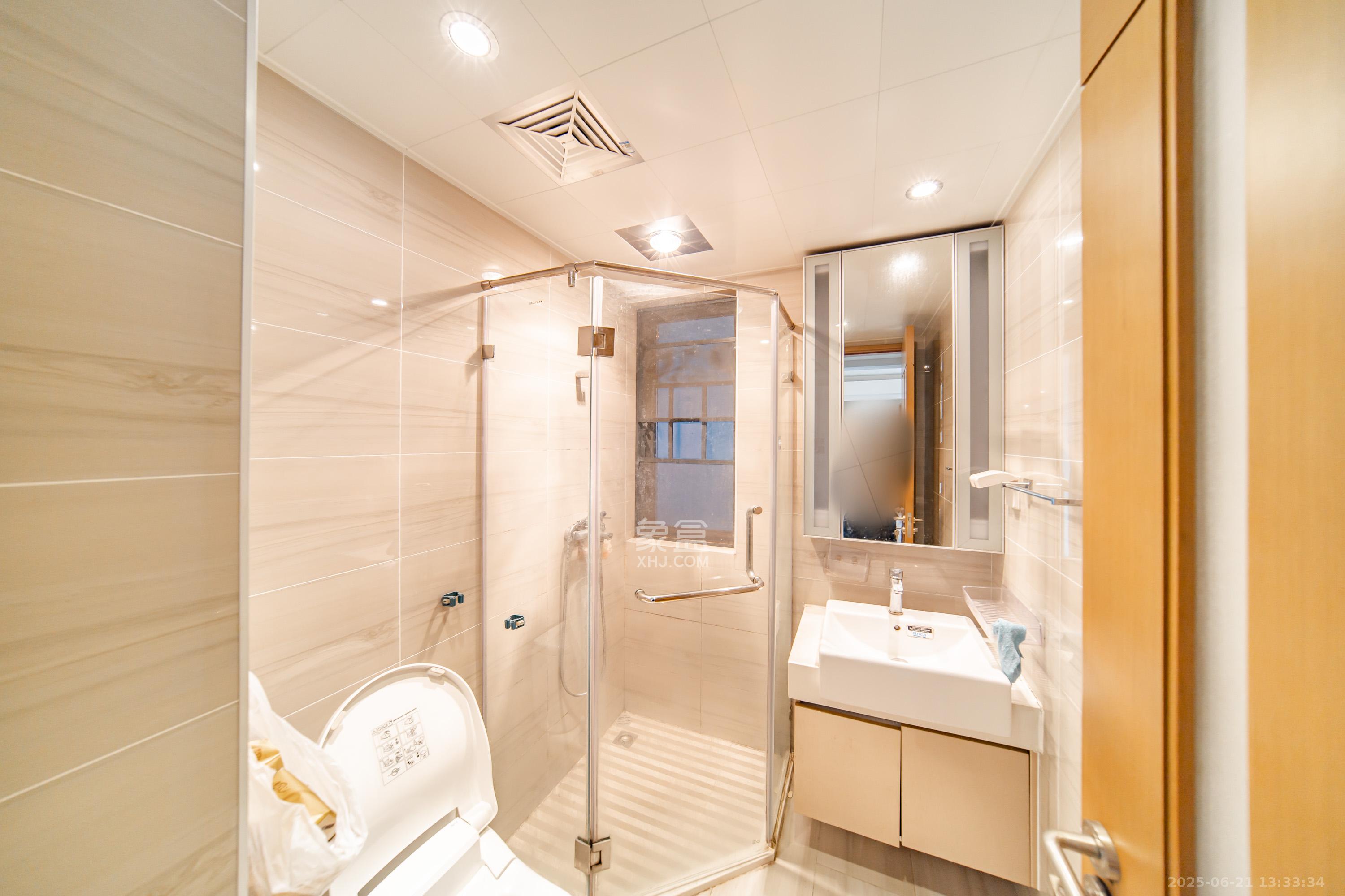 阳光100一期、四五期 3室2厅1卫 95.0万 阳光100一期、四五期 3室2厅1卫 95.0万卫生间