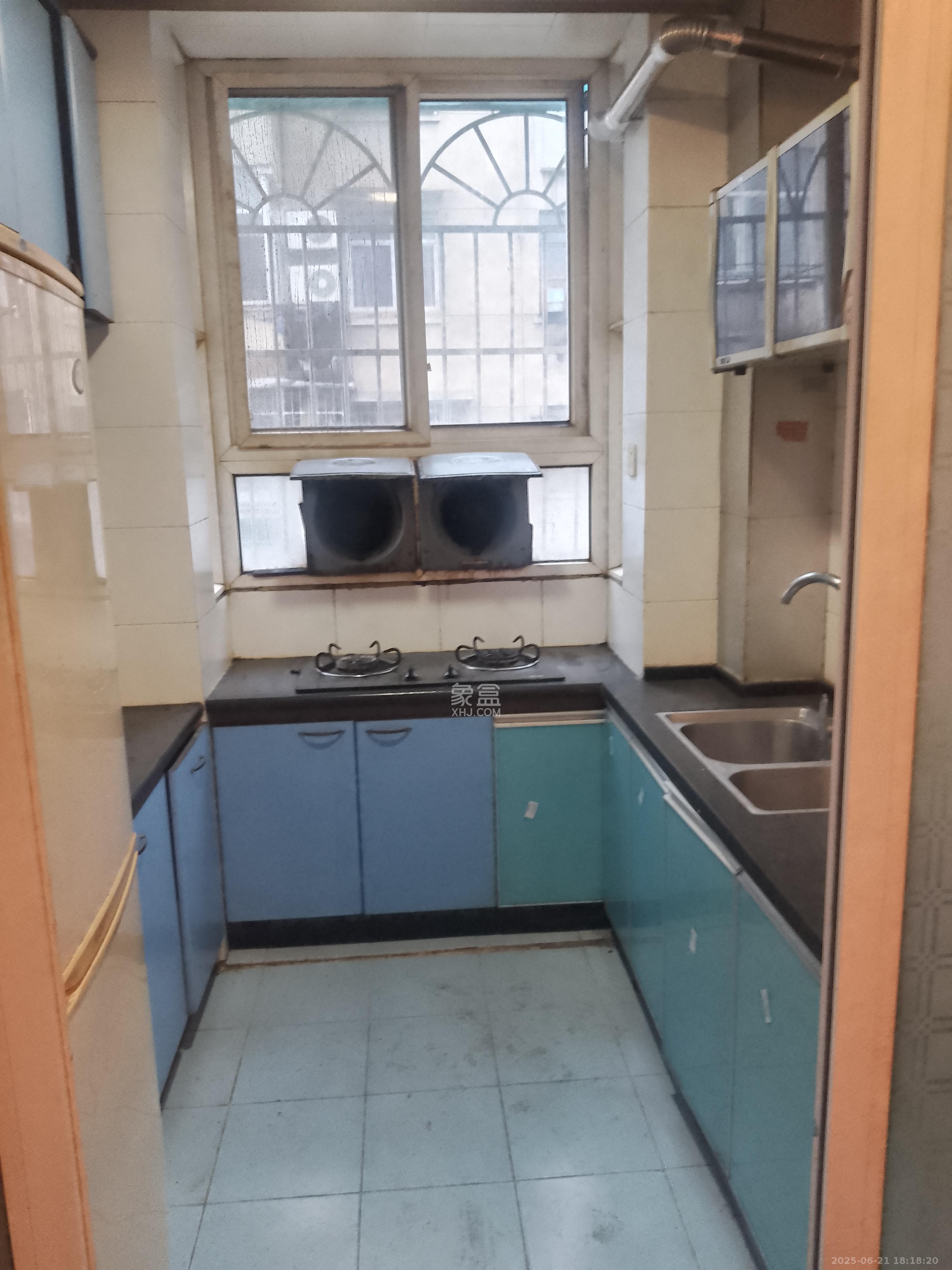 南湖路水工机械厂宿舍 1室2厅1卫 1800.0元/月 南湖路水工机械厂宿舍 1室2厅1卫 1800.0元/月室内图