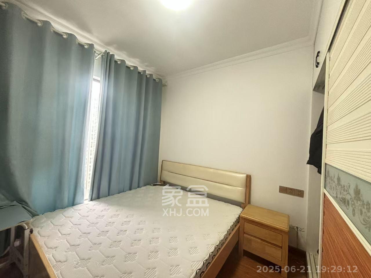 卓越蔚蓝城邦  3室2厅1卫   1900.00元/月室内图