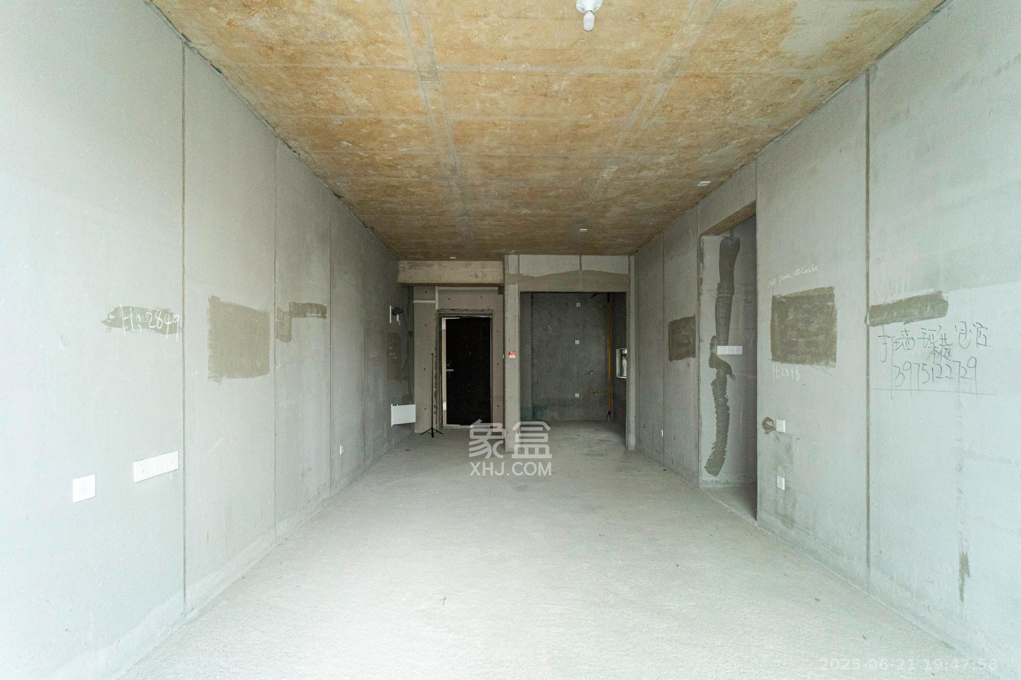 和顺府  4室2厅2卫    101.8万 和顺府  4室2厅2卫    101.8万客厅