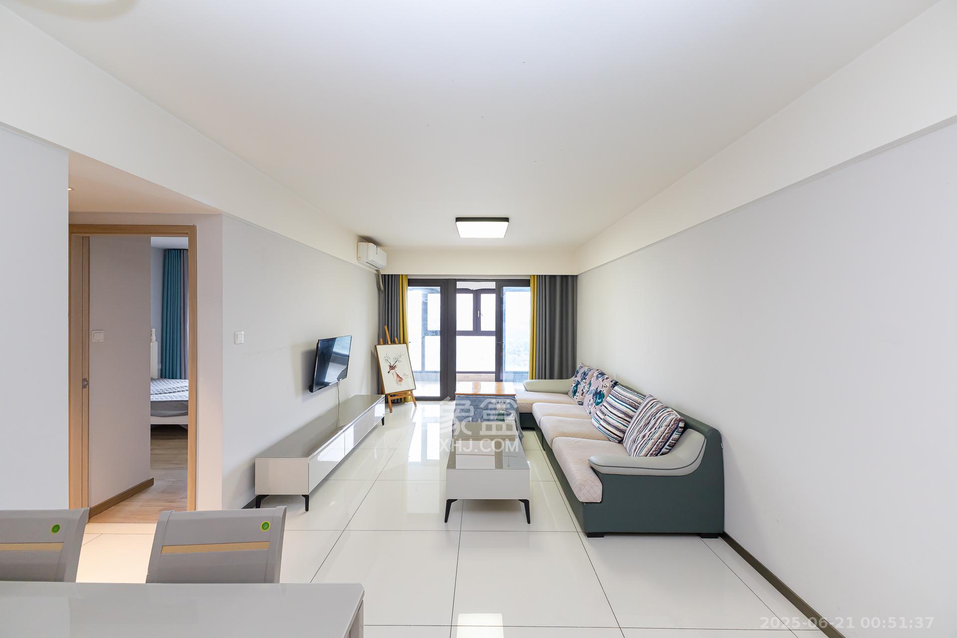 时代倾城五期 3室2厅1卫 68.0万 时代倾城五期 3室2厅1卫 68.0万客厅