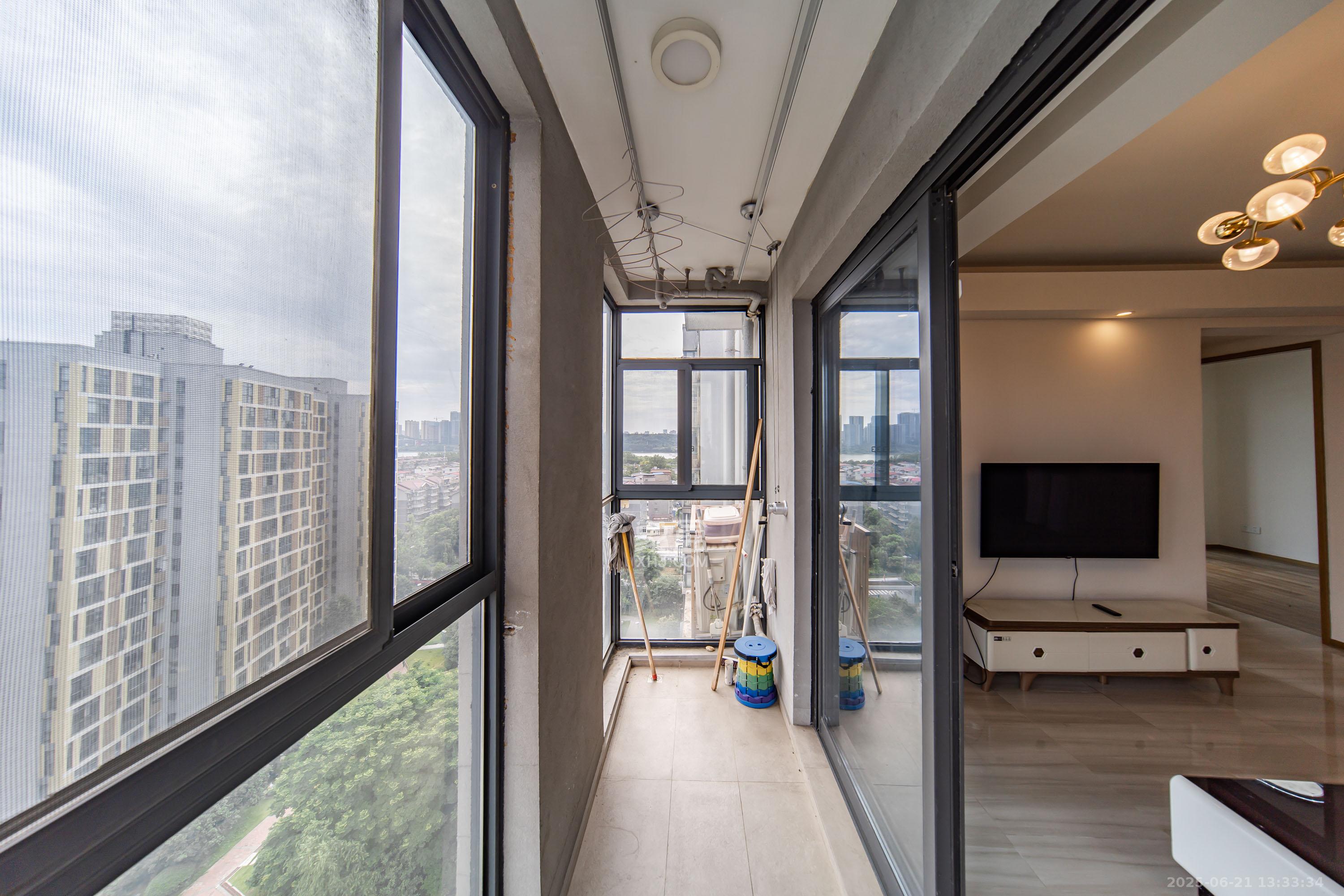 阳光100一期、四五期 3室2厅1卫 95.0万 阳光100一期、四五期 3室2厅1卫 95.0万阳台