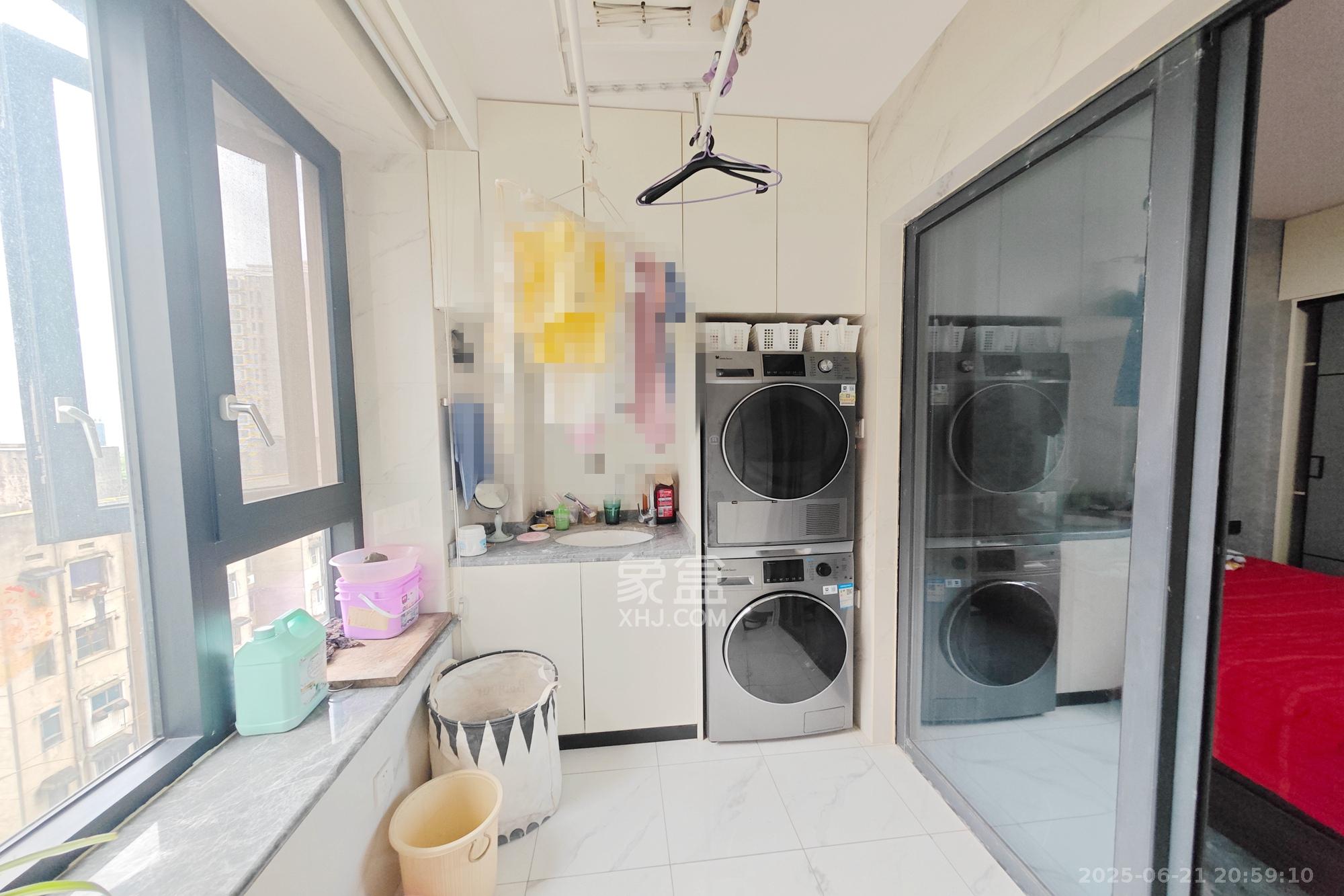 建发中央悦府  5室2厅2卫   225.00万阳台
