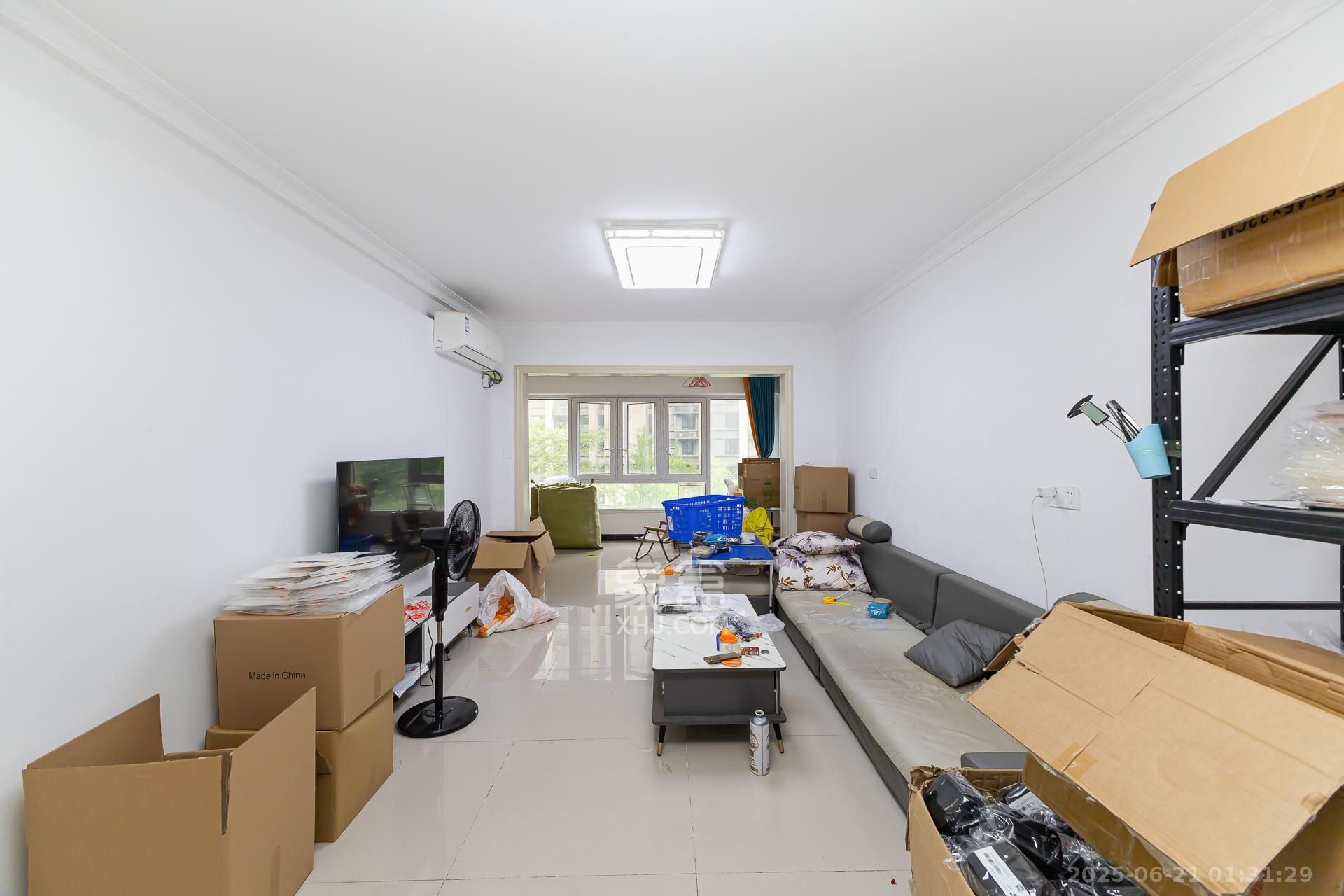 时代倾城三期 2室2厅1卫 58.0万 时代倾城三期 2室2厅1卫 58.0万客厅