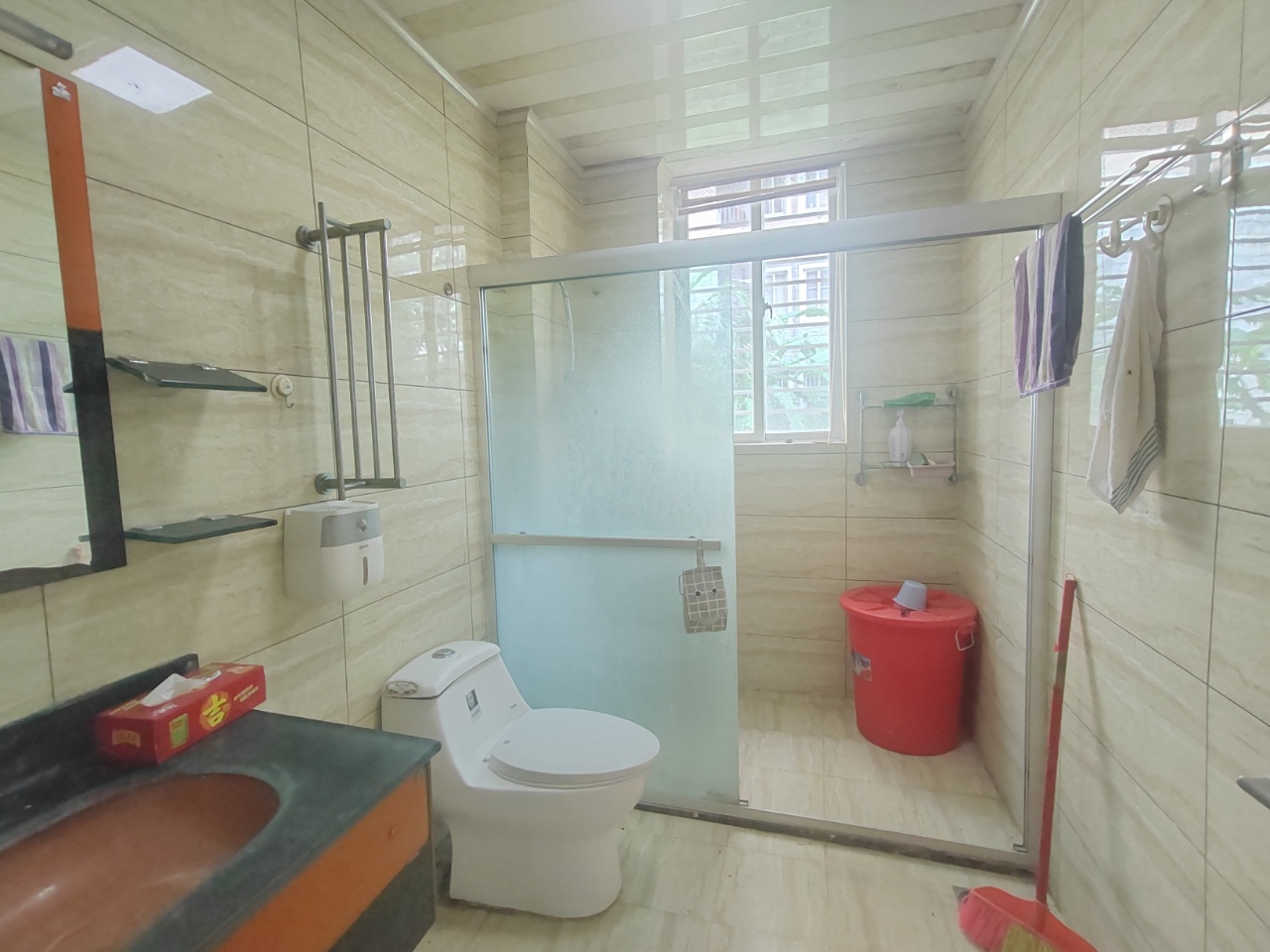 红泥月亮湾  3室2厅2卫    158.0万 红泥月亮湾  3室2厅2卫    158.0万室内图