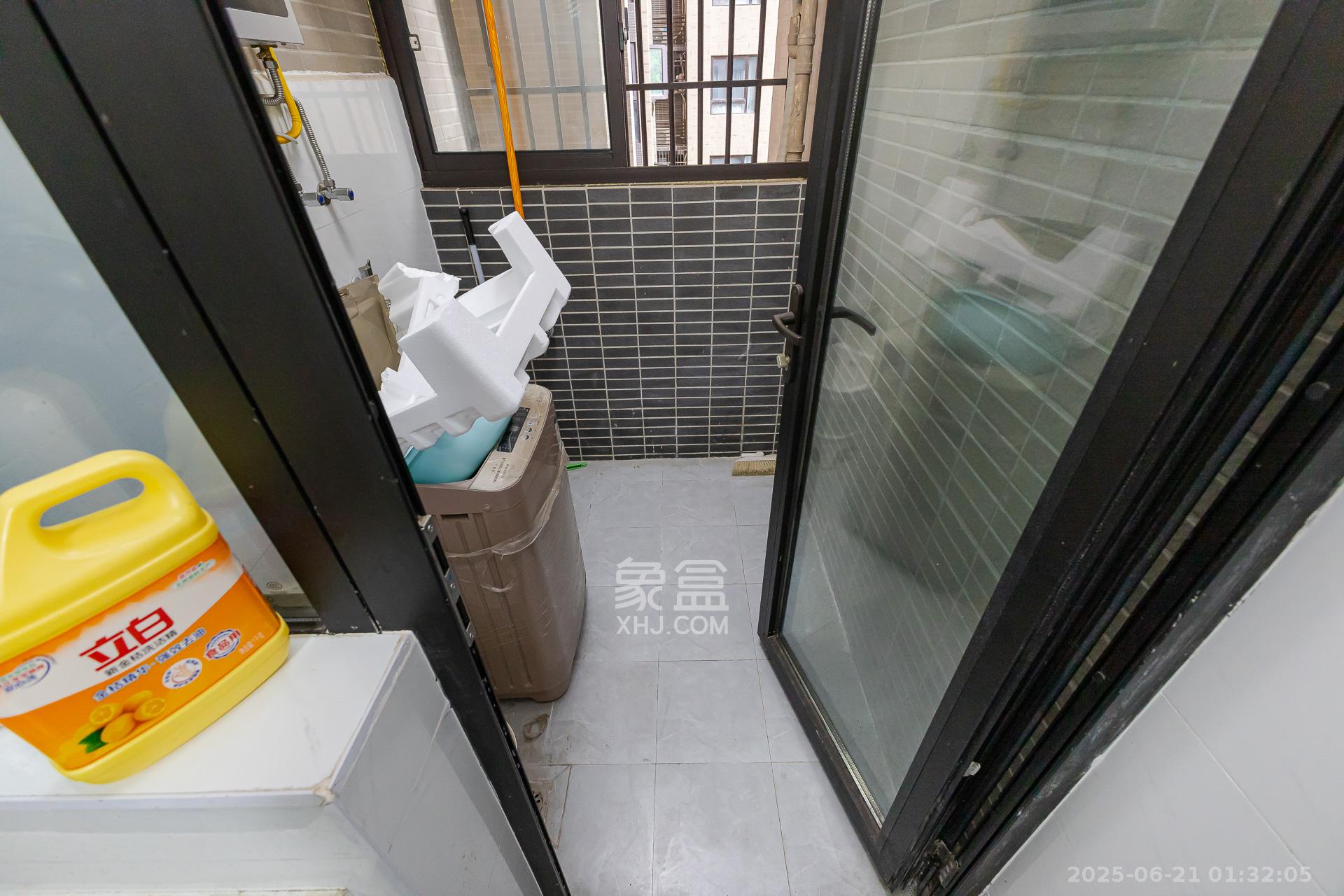 时代倾城三期 2室2厅1卫 58.0万 时代倾城三期 2室2厅1卫 58.0万阳台