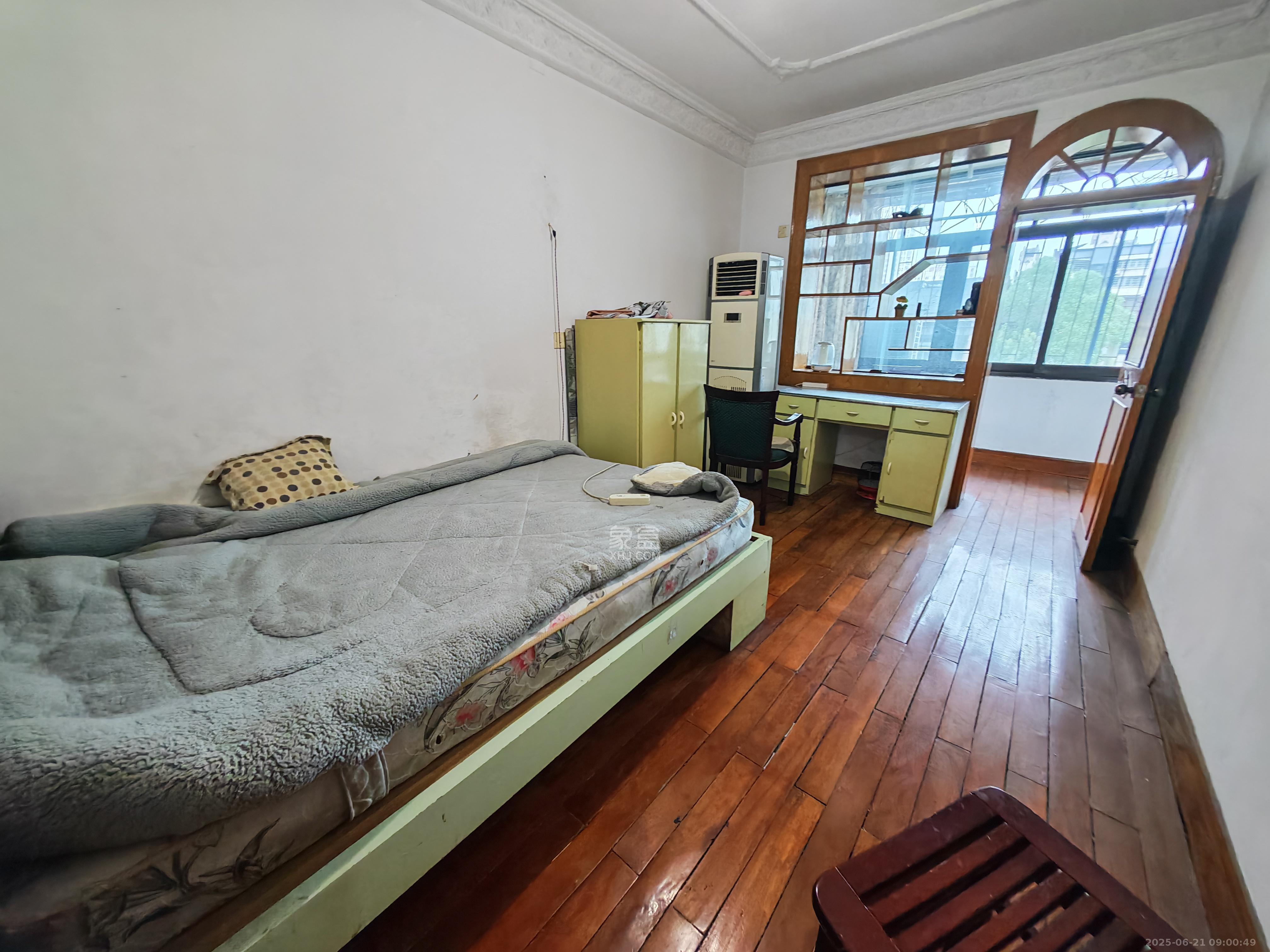 赛福尔公寓 3室1厅1卫 1000.0元/月 赛福尔公寓 3室1厅1卫 1000.0元/月室内图