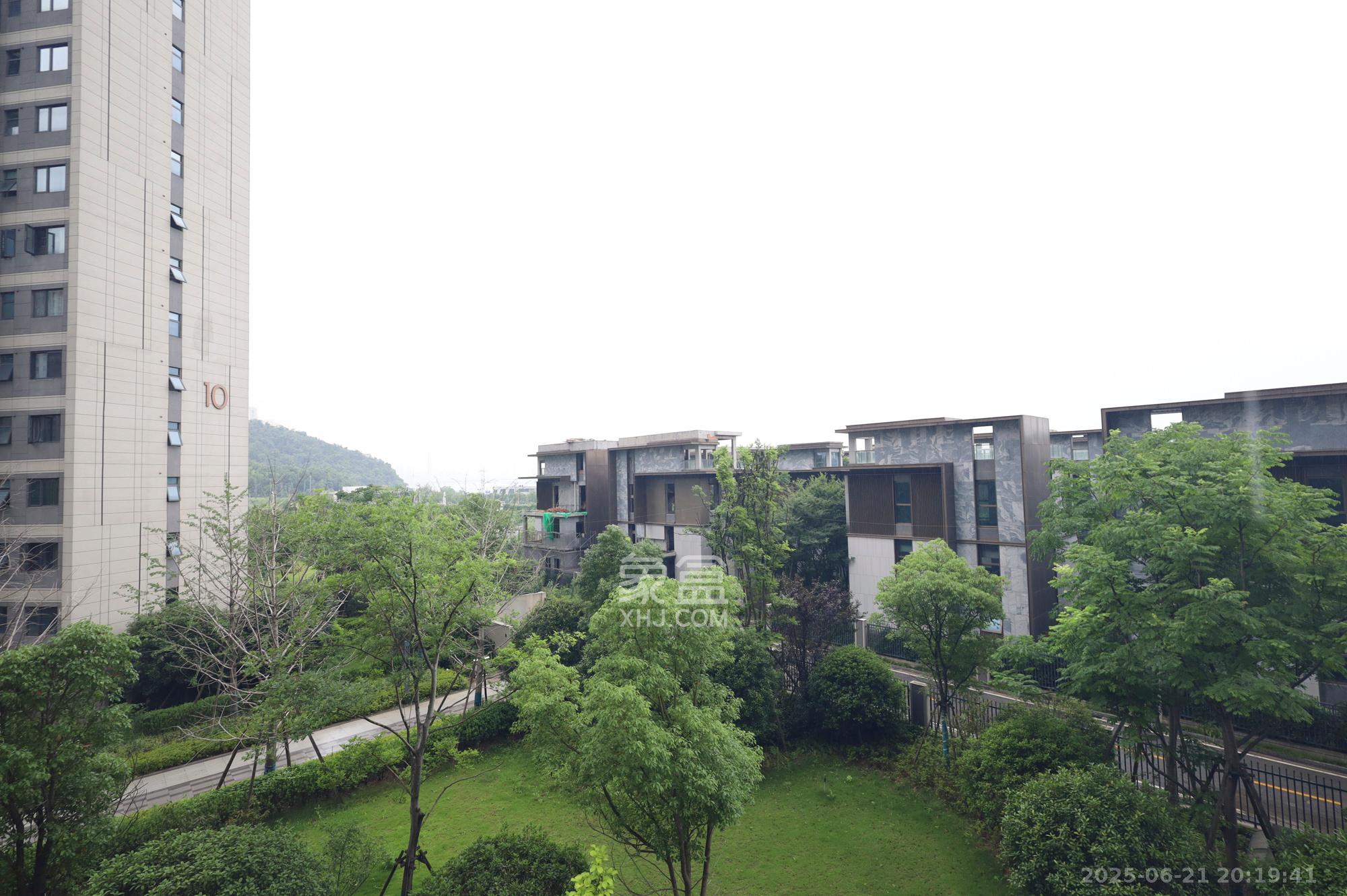 长沙万境潇湘  5室2厅3卫   272.00万其他