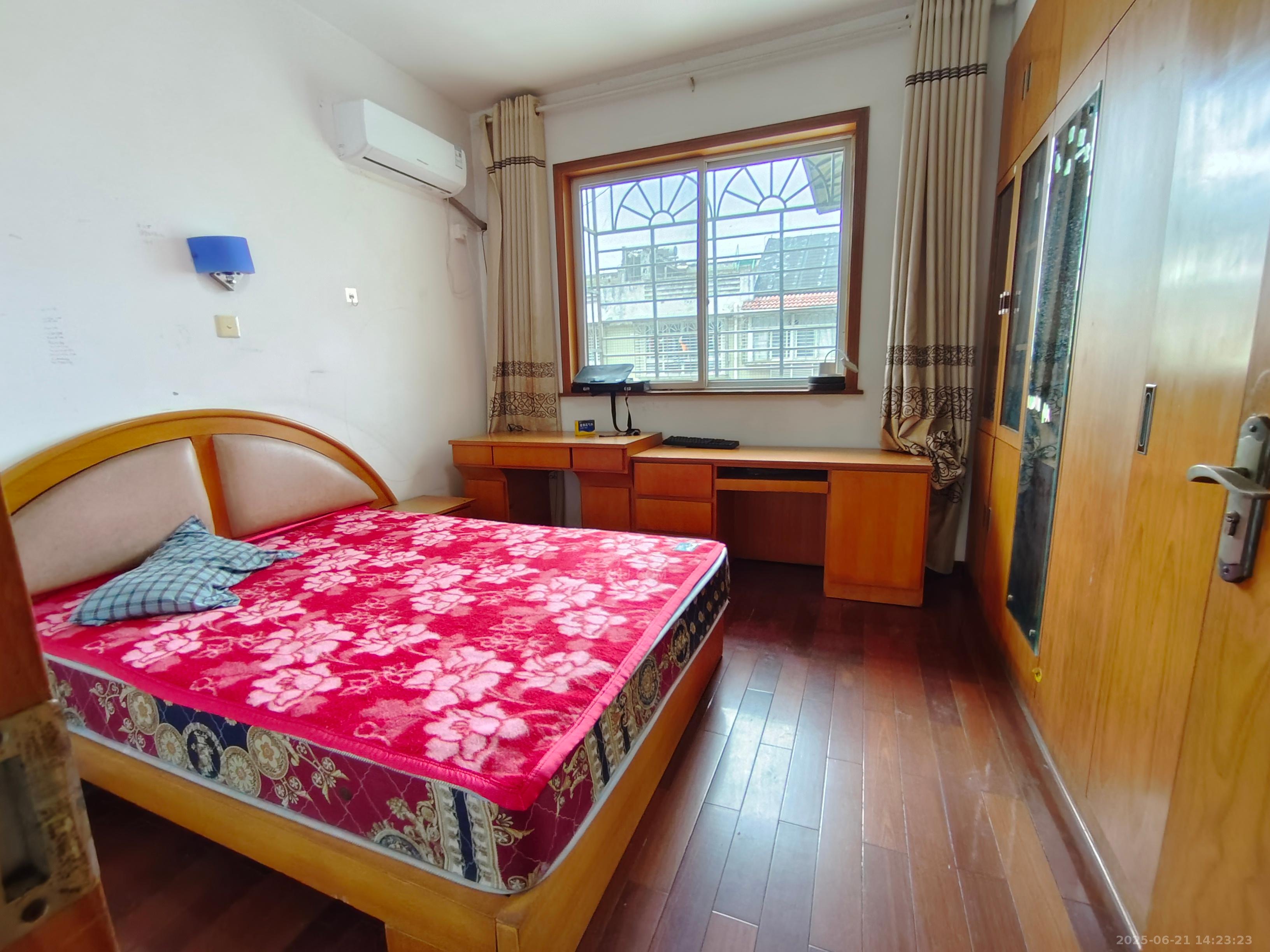 长城小区 4室2厅2卫 1350.0元/月 长城小区 4室2厅2卫 1350.0元/月室内图