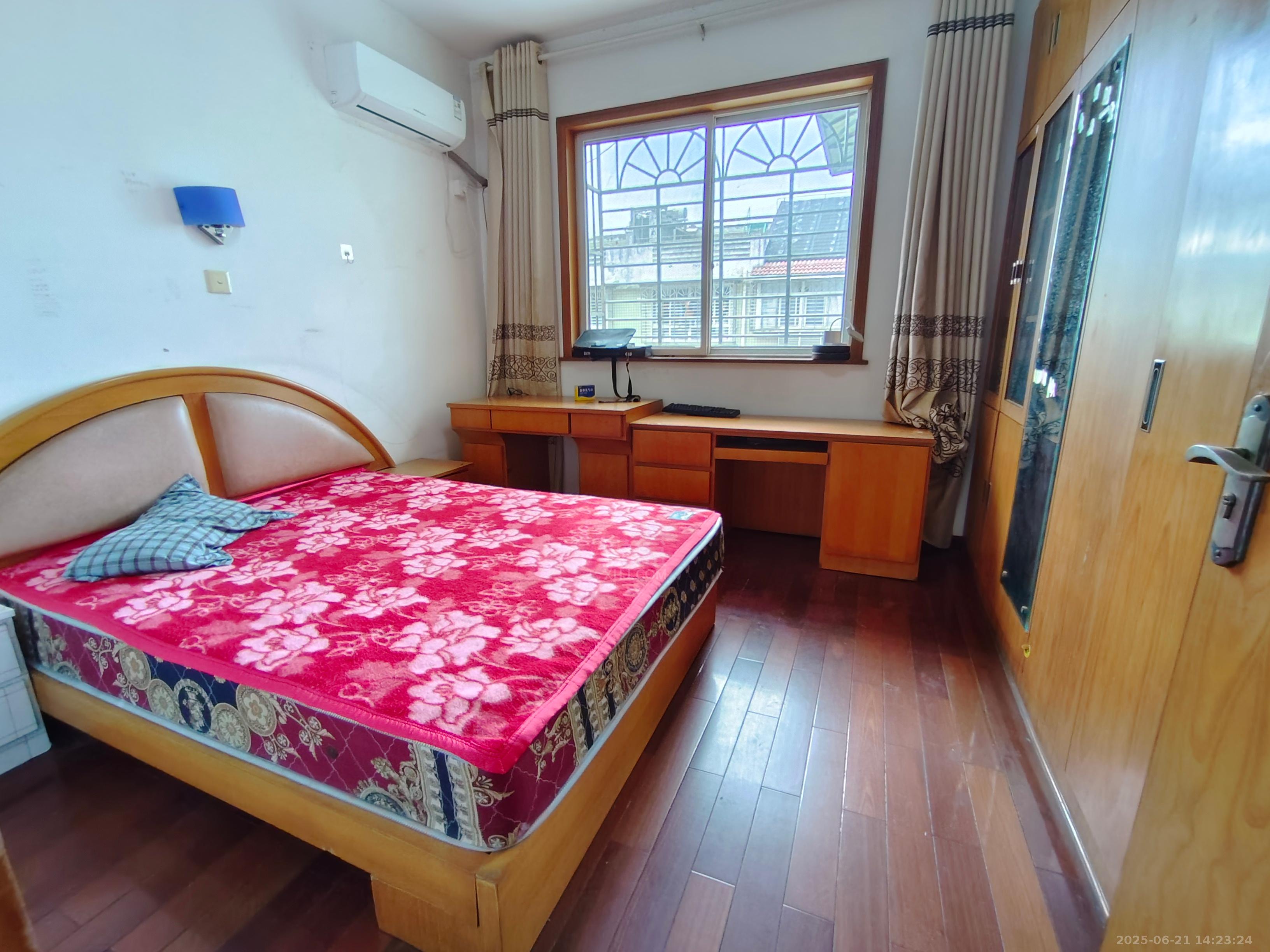 长城小区 4室2厅2卫 1350.0元/月 长城小区 4室2厅2卫 1350.0元/月室内图