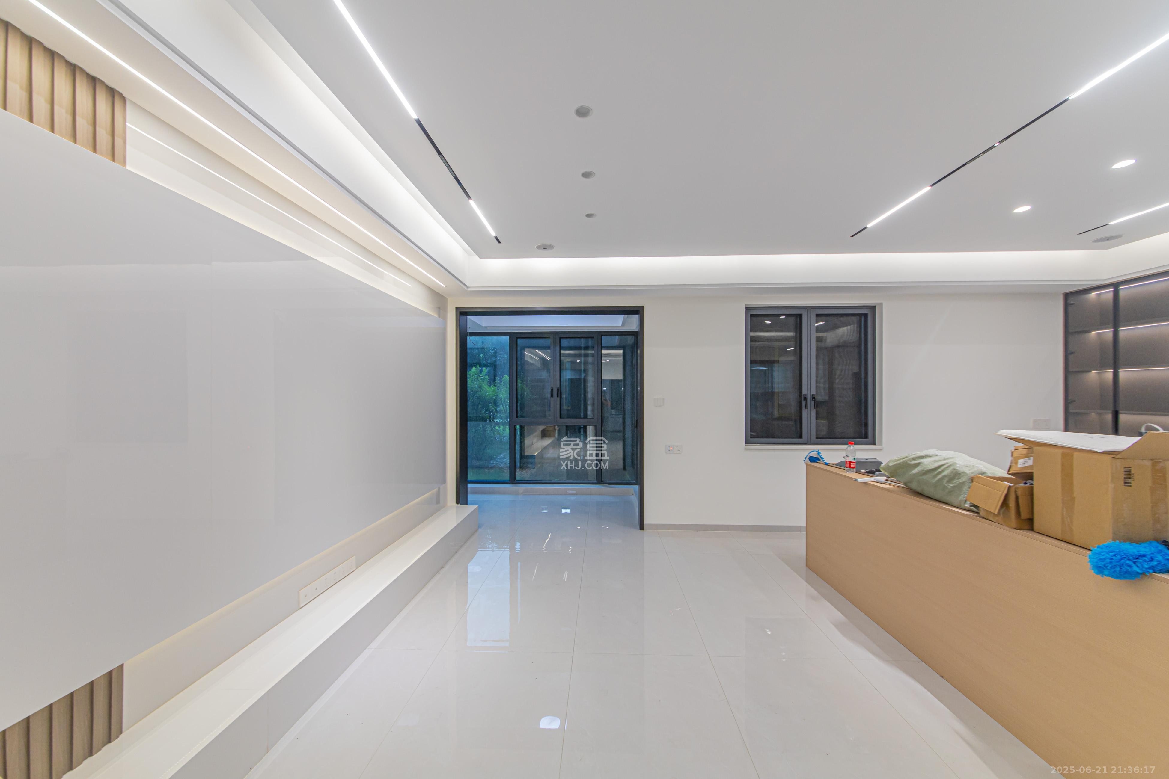 北辰中央公园E区 4室2厅2卫 155.0万 北辰中央公园E区 4室2厅2卫 155.0万客厅