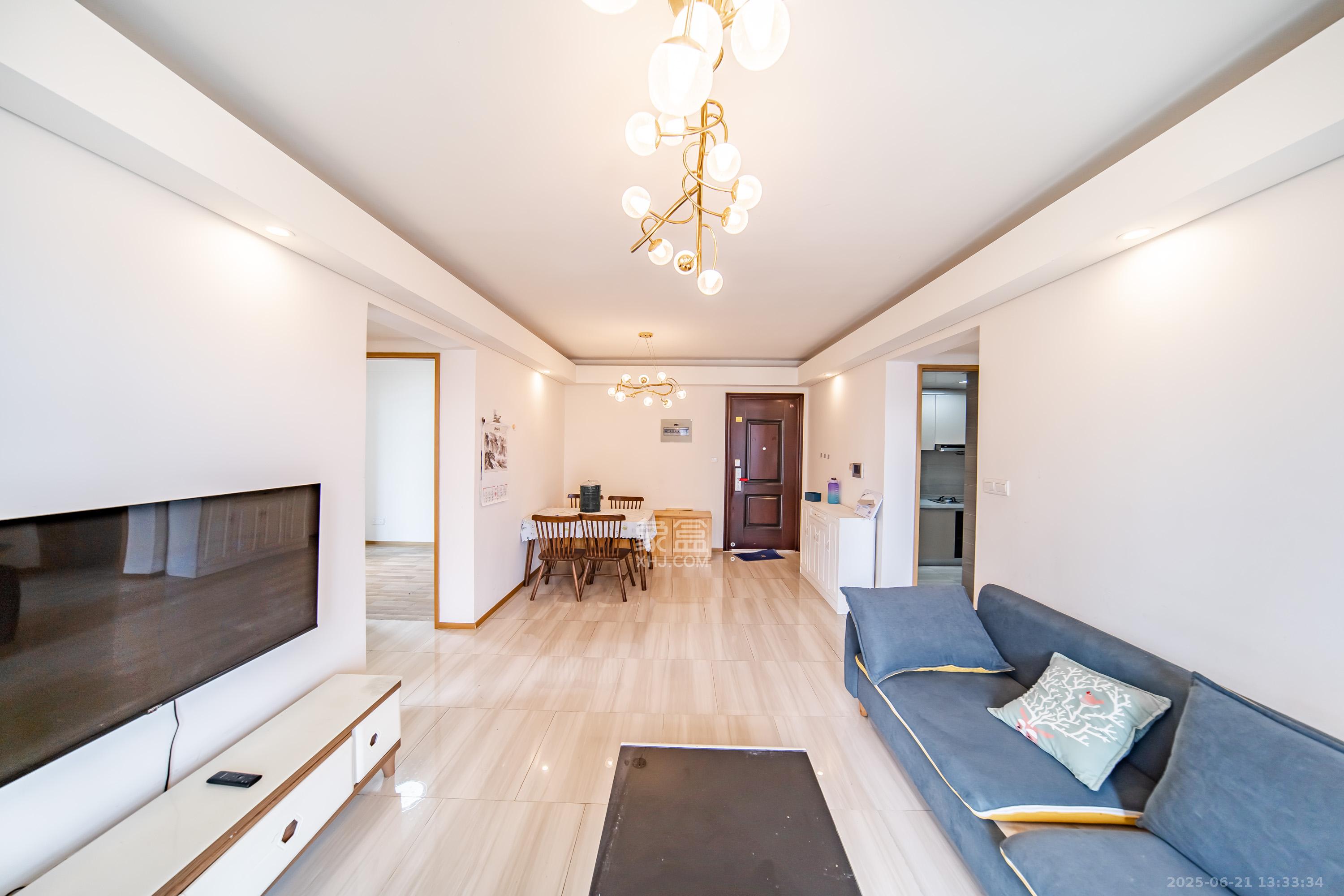 阳光100一期、四五期 3室2厅1卫 95.0万 阳光100一期、四五期 3室2厅1卫 95.0万客厅