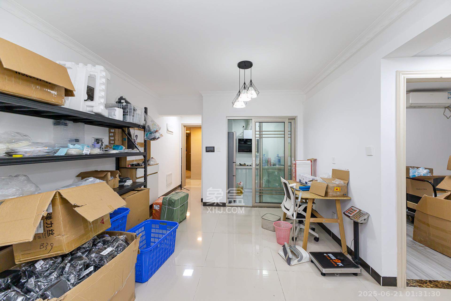 时代倾城三期 2室2厅1卫 58.0万 时代倾城三期 2室2厅1卫 58.0万客厅