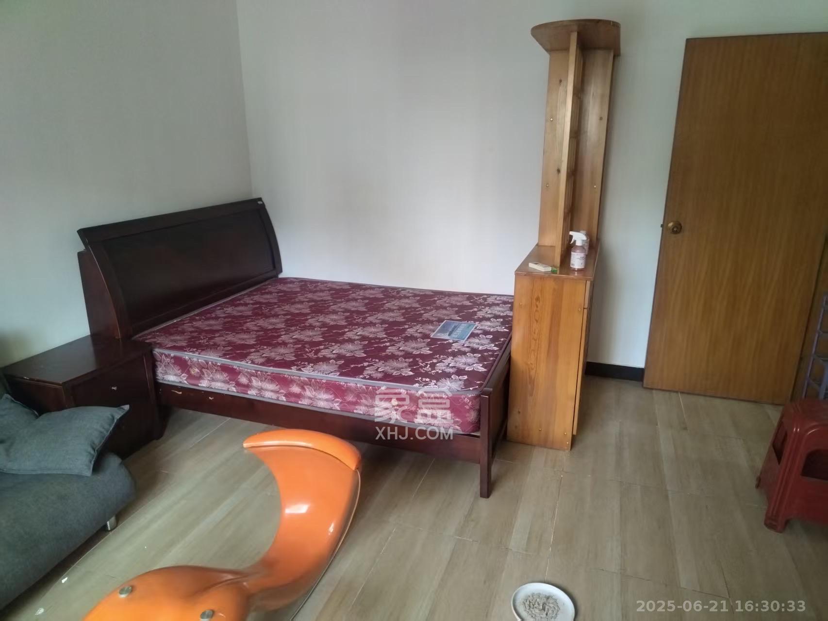 三和公寓  1室1厅1卫    1000.0元/月 三和公寓  1室1厅1卫    1000.0元/月室内图