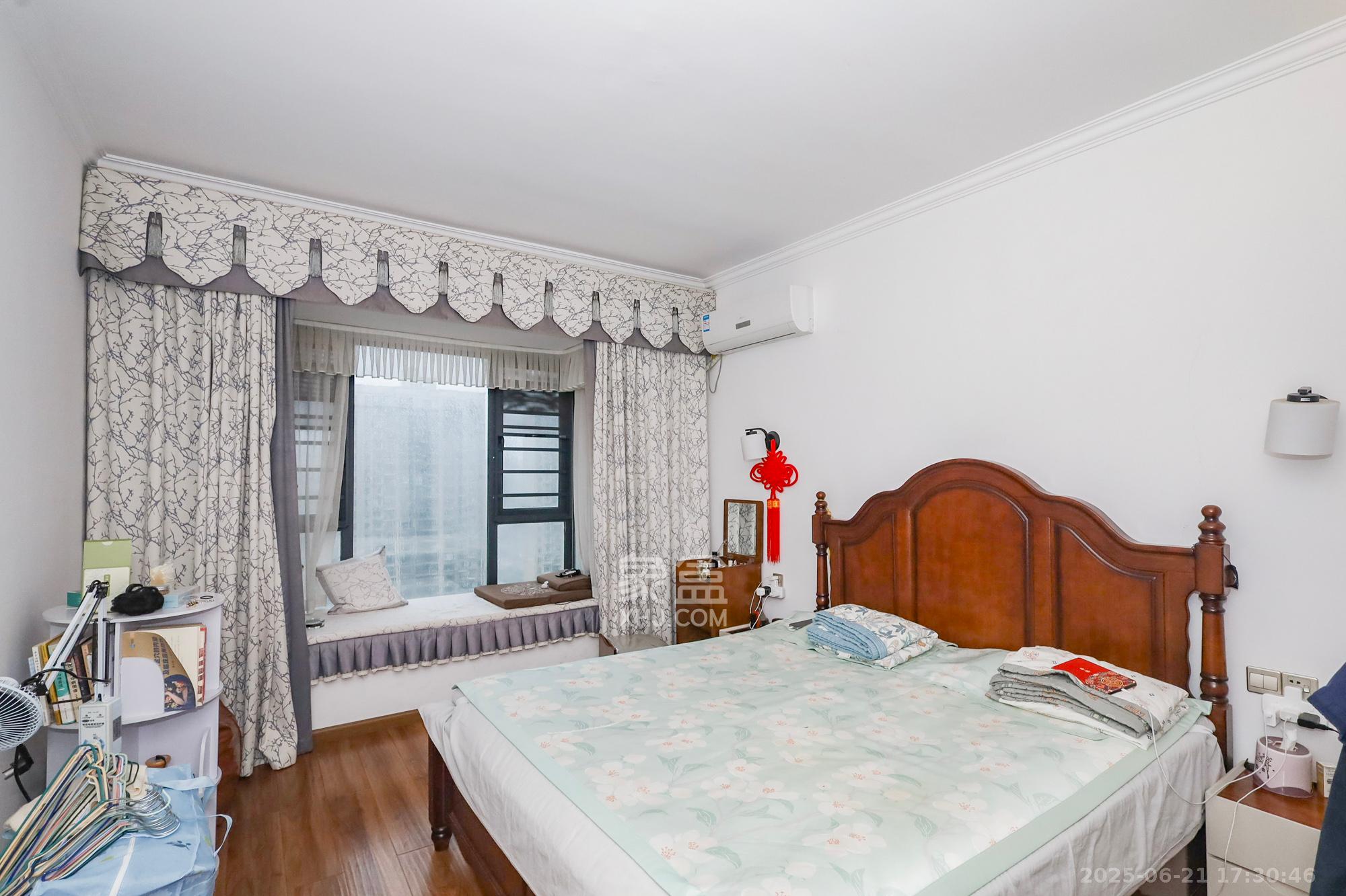 钰龙天下一期  3室1厅2卫    300.0万 钰龙天下一期  3室1厅2卫    300.0万卧室